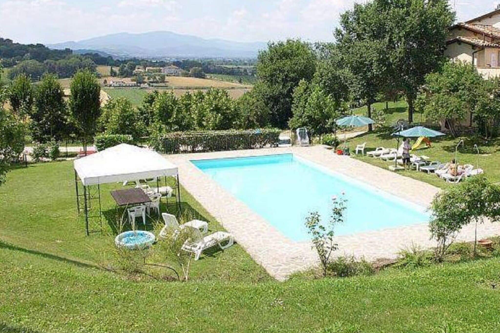 Maison de vacances rustique à Città di Castello avec piscine