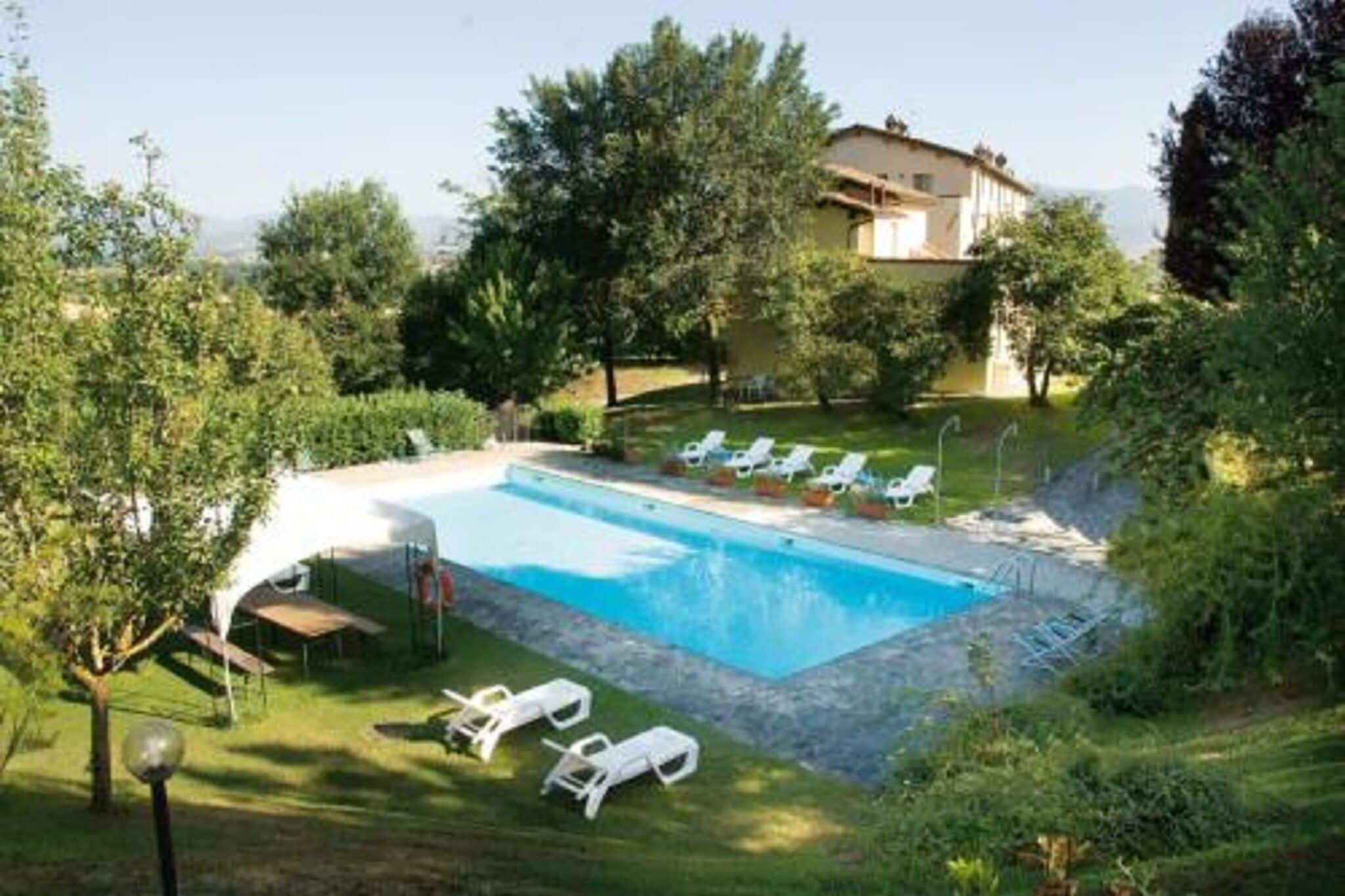 Maison de vacances rustique à Città di Castello avec piscine