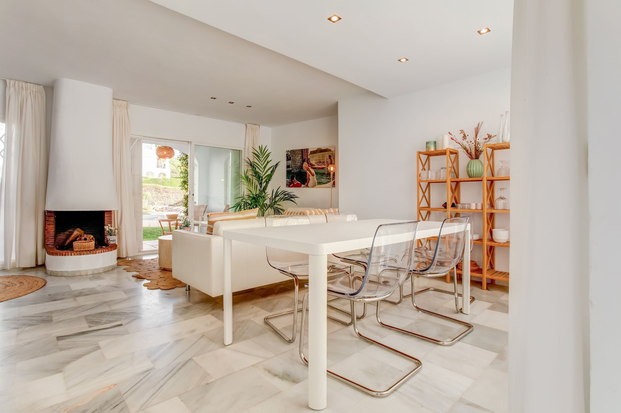 Relaxed Retreat With Pool