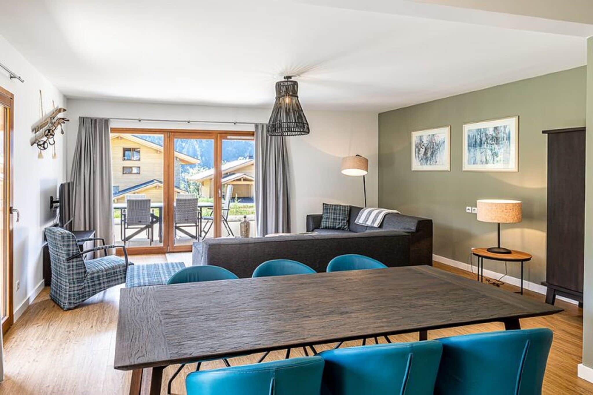 Luxurious apartment with balcony, ski lift 1.5 km away.