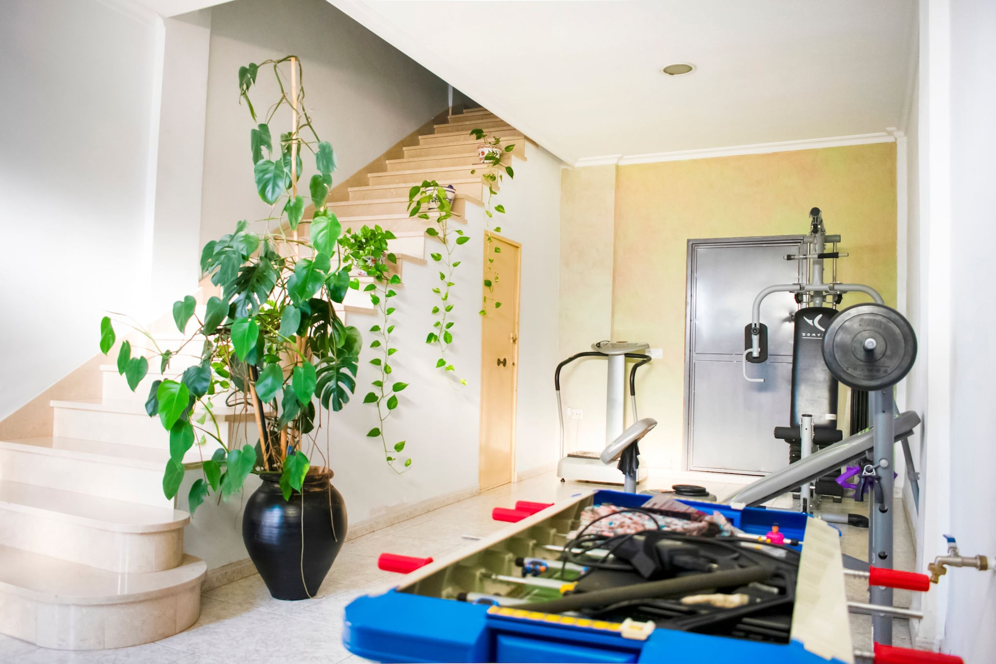 Ground floor: (bedroom(single bed, single bed, single bed, single bed, single bed), bedroom(single bed, bunk bed, bunk bed, Queen Bed))\n\nOn the 1st floor: (Living room(double sofa bed, double sofa bed, air to air heatpump), dining room(TV, dining table, seating area), Kitchen(toaster, cooker, coffee machine, oven, grill, microwave, dishwasher, fridge-freezer, Juicer), bedroom(single bed, single bed, single bed, single bed), bedroom(single bed, single bed), bedroom(single bed, bunk bed, bunk bed), bathroom(bathtub or shower, washbasin, toilet, bidet), bathroom(washbasin, toilet, washing machine))\n\nterrace(private, 25 m2), parking