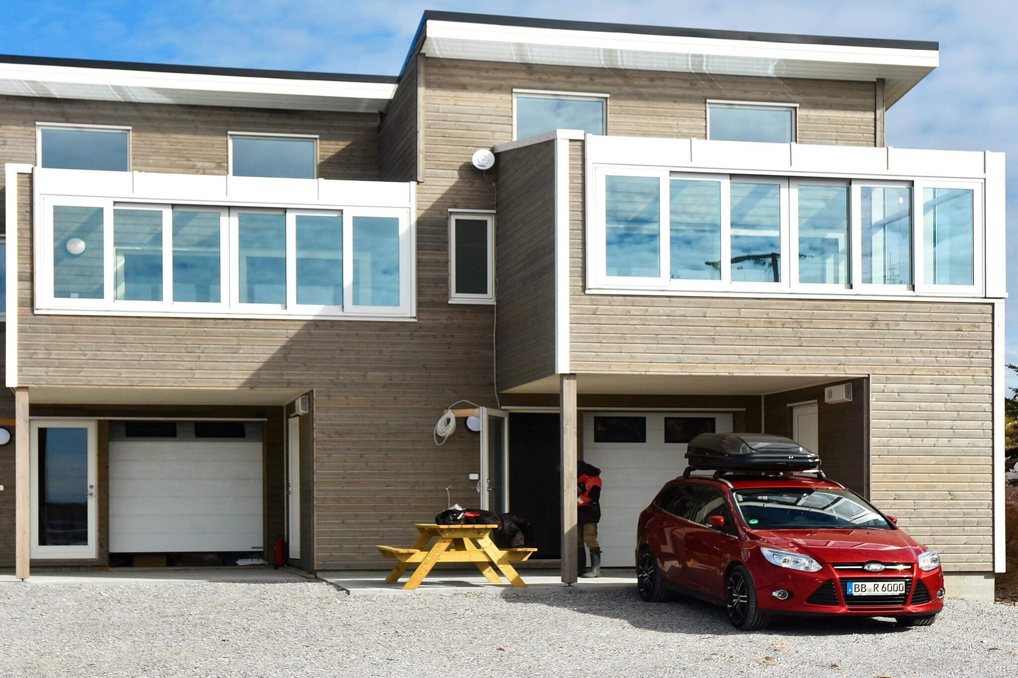 Beautiful fisherman's cabin with beach plot and panoramic views to the sea and the islands beyond. Linen and mandatory final cleaning included. One of two vertically divided fisherman's huts, this is the fisherman's hut closest to the rock. Exit to the closed balcony from the living room, here it is sunny from morning to sunset. The balcony can be opened. At the entrance to the fisherman's cabin there is a covered terrace. Streaming of Norwegian, German, and international TV channels. Internet for streaming 20 MBits. Folding single beds in all bedrooms. In the wet room there is plenty of space for filleting fish, fishing equipment and drying clothes etc. 15 meters to the swimming area. Experience the fishing village Titran or take the car ferry to the archipelago on Mausund and the living fishing village Sula out in the sea. Several fishing lakes in the area. 25 m to the harbor and the boats. For rent, where one boat is on request:  2 x 21 foot Gemi 630 boat with 100 HP Honda 4-stroke engine, Garmin 5-inch GPS / chart plotter / sonar. Life jackets included.  Not allowed to bring your own boat! NB! Bank terminal/credit card for payment of extra services, not cash.