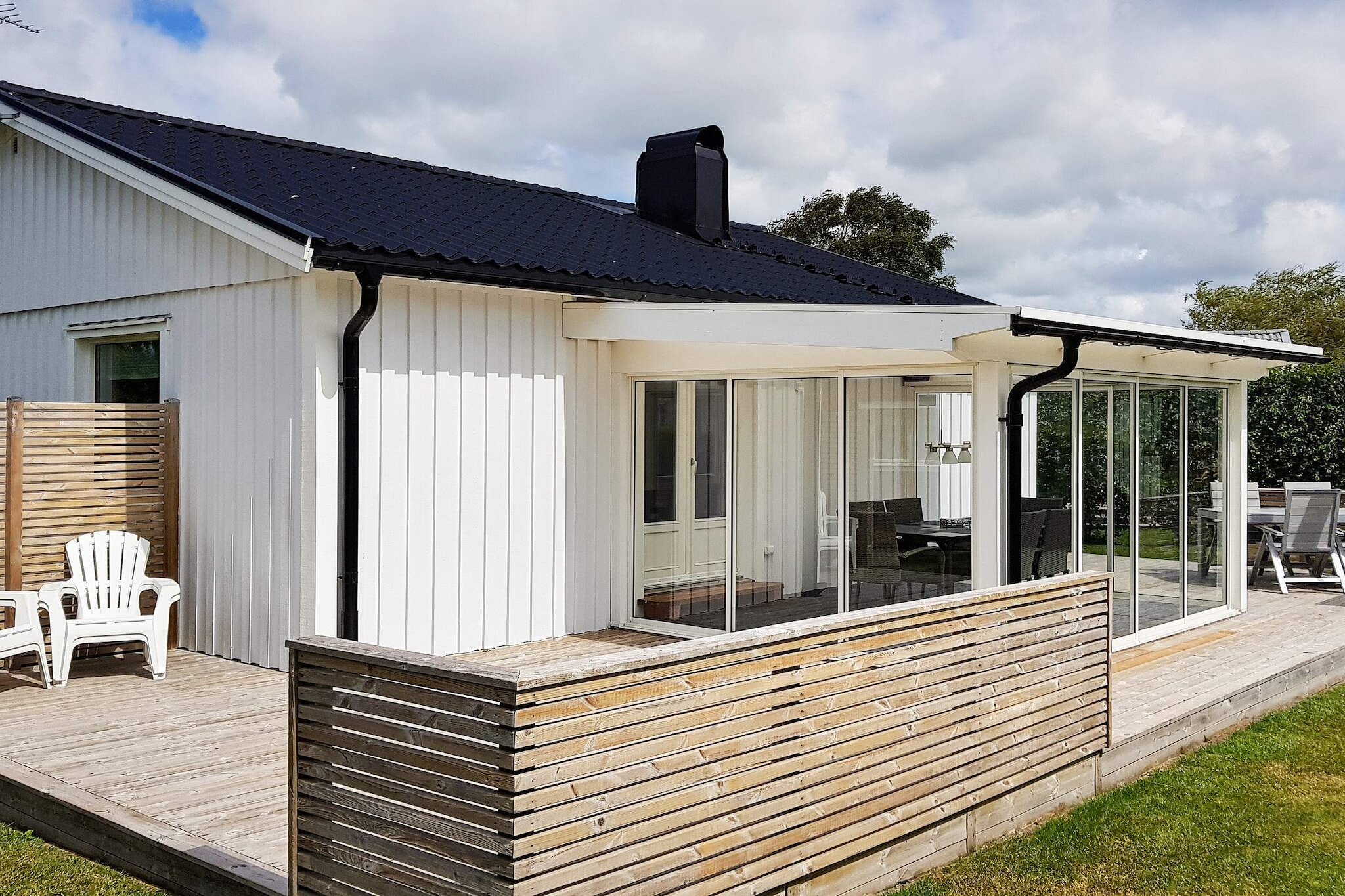 A very pleasant holiday home located in a small cottage area without a thoroughfare and with the sea within easy reach. The cottage with its newly built annex is perfect for the large family, or two families. You are close to beach meadows and nature reserves as well as Träslövsläge with its picturesque harbor and nice beach. In the main cottage you enter the entrance and have a modern, well-equipped kitchen with smaller dining area on the right. To the left is a bathroom with shower and washing machine and a comfortable underfloor heating. The large cottage is spacious with comfortable seating, TV and a built-in wood burning stove that provides both a cozy factor and wonderful warmth on slightly chilly evenings. There is also access to several board games for evenings and rainy days. There are two bedrooms. One with two single beds and one with two bunk beds. From the living room you have access through double doors to a lovely glazed conservatory with a spacious dining table. A perfect room for late dinners and communal meals. Outside there is a spacious wooden deck with several outdoor furniture and barbecue. Choose side for morning sun or evening sun. In a brand new annex there is an open living room with kitchenette. A bathroom with shower and a bedroom, open to the living room. There is a seating area, dining table and TV. A small patio is also being built here. The cottage has free wifi (from April to September), but the coverage in the annex is uncertain. Within easy reach you have Träslövsläge with its idyllic harbor, restaurant, pizzeria, fast food, mini golf and the very well-attended ice cream bar Tre Toppar where people are happy to stand in line to buy the good ice cream. There is also a nice beach. Just south is Galtabäck's small harbor and its fine boat museum. There is a small, more private beach a short walk away, at Varberg's old market town. Varberg is a real summer town with a throng of people, taverns, cafes and dance venues, everything that belongs to a summer town. The massive Varberg Fortress guards the entrance to the harbor and can be seen in the distance. Take a walk down into the bastions and casemates, follow from the 13th century to our own time. If you go south, you will soon reach the nice summer town of Falkenberg with its fine selection of cafes, shops and restaurants. Here is also the fantastic long sandy beach at Skrea. Another nice excursion destination is Åkulla beech forests and for those of you who are technically interested, it is not far to the world heritage Grimeton. For those interested in golf, there are several nice golf courses nearby, the closest being Varbergs Gk, the western course.