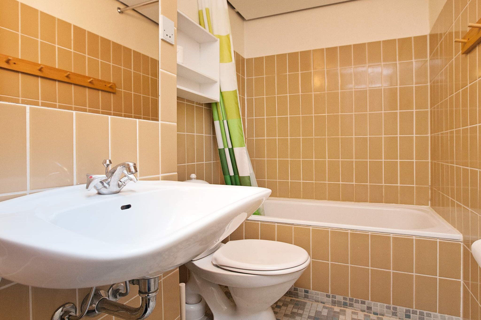 2 room w/seaview-Binnen