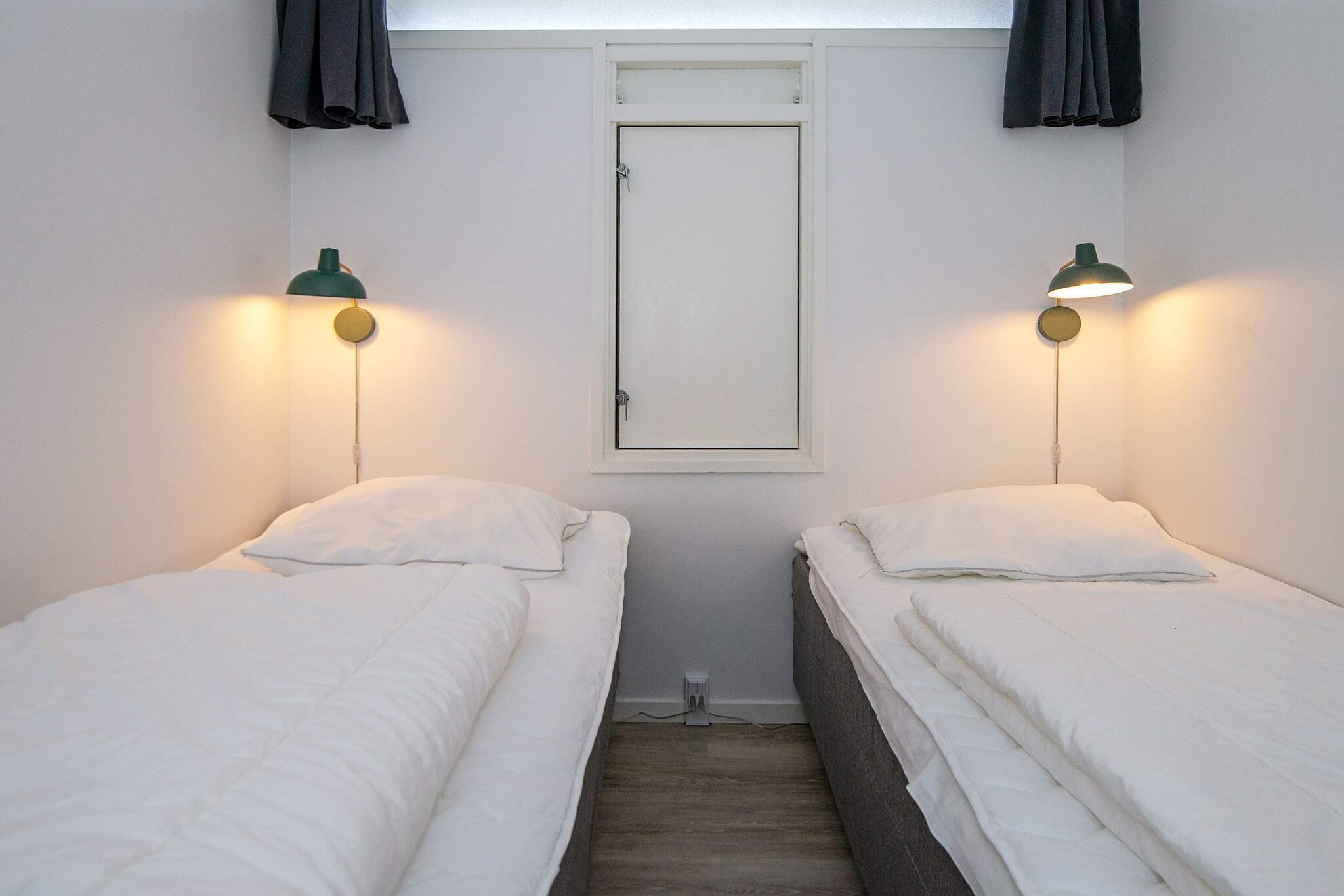2 room w/seaview-Binnen