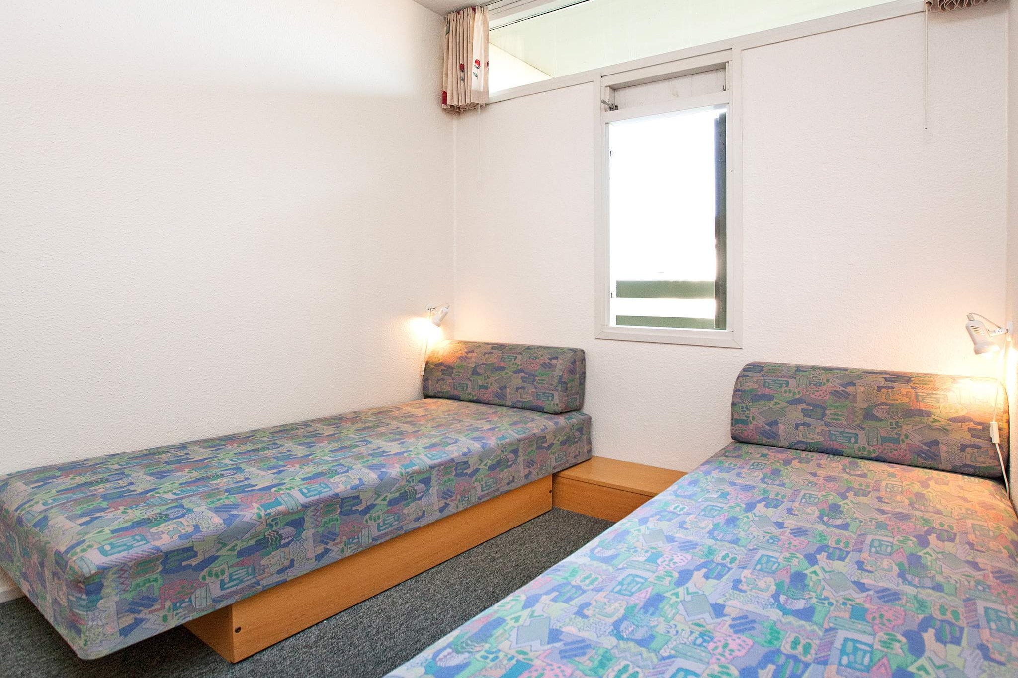 2 room w/seaview-Binnen