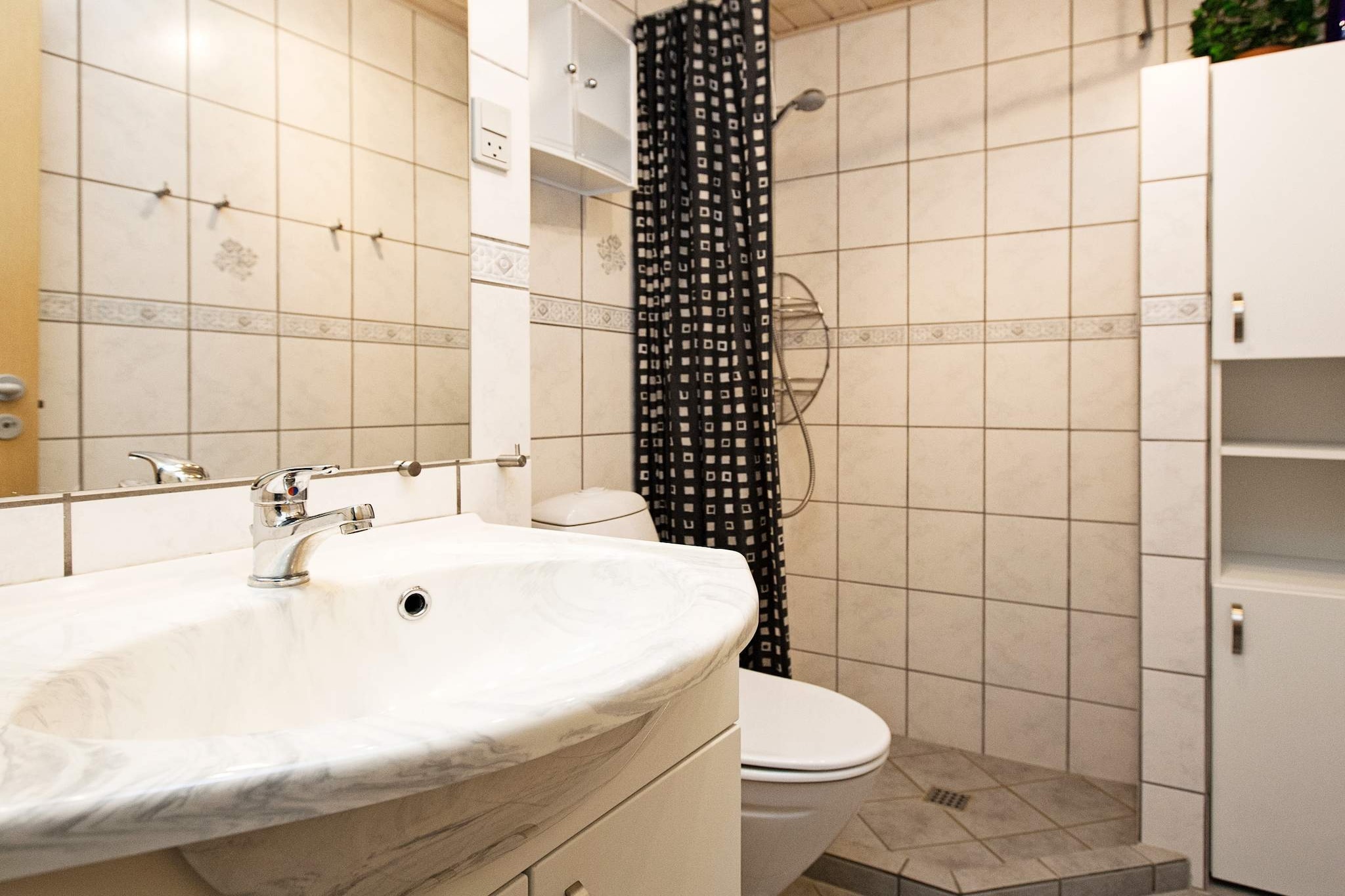 2 room w/seaview-Binnen