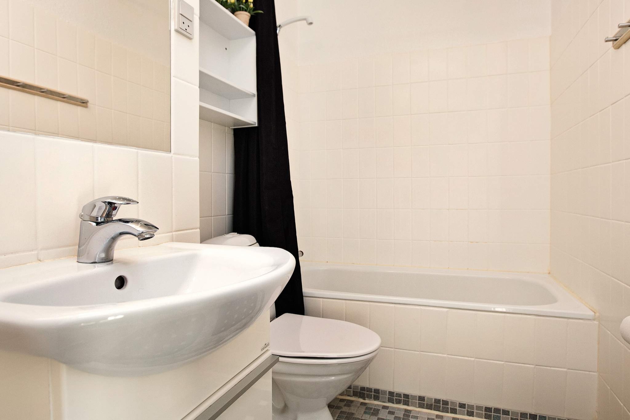 2 room w/seaview-Binnen