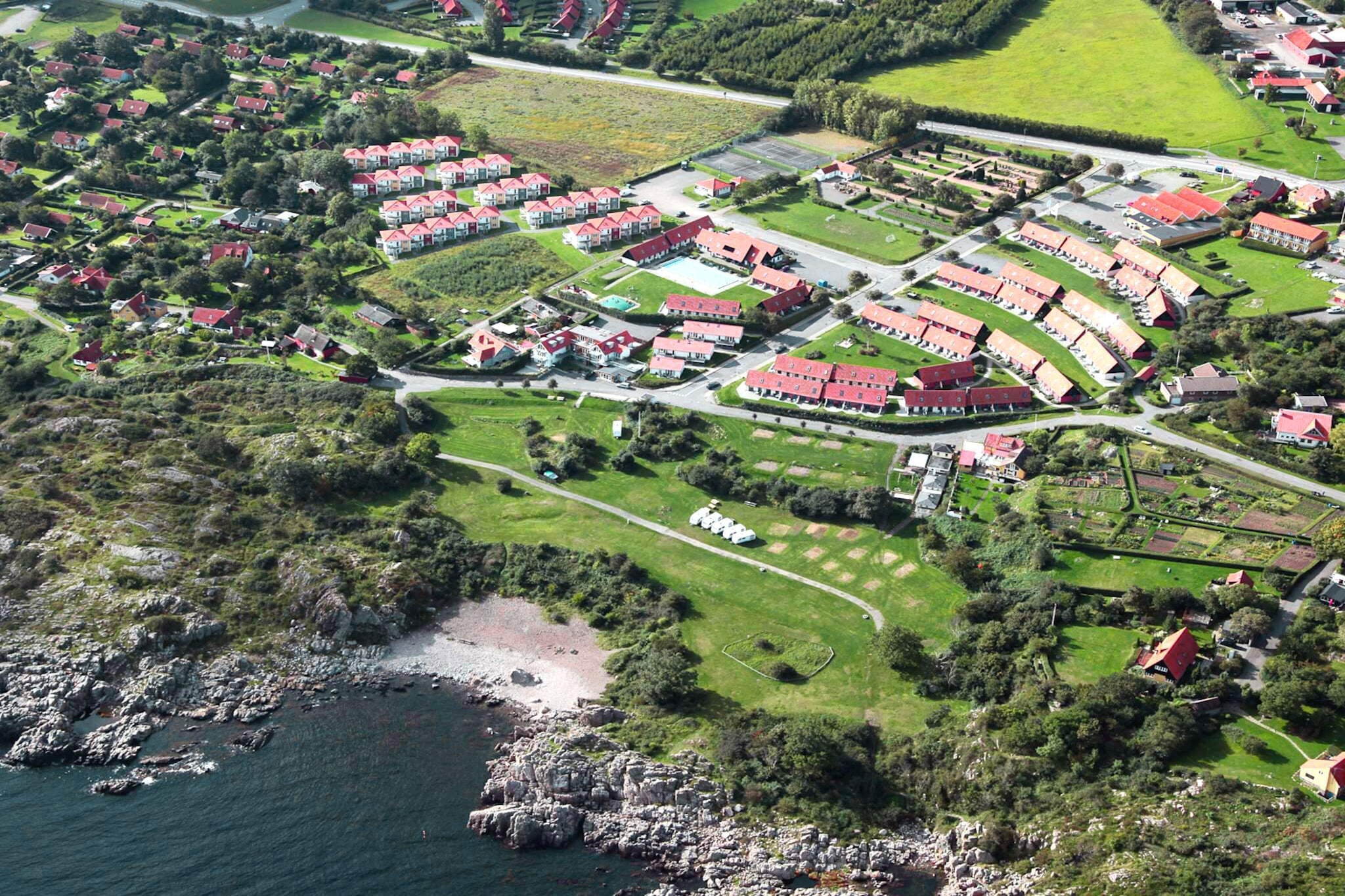 5 persoons vakantie huis op een vakantie park in Gudhjem