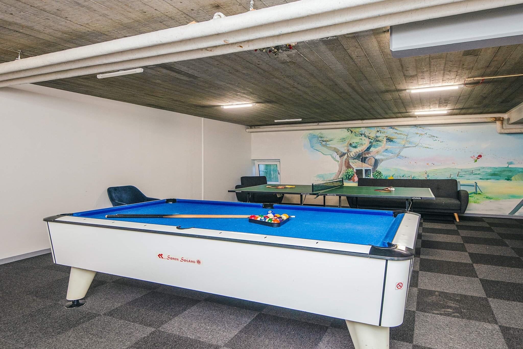 2 towerroom w/seaview-Binnen