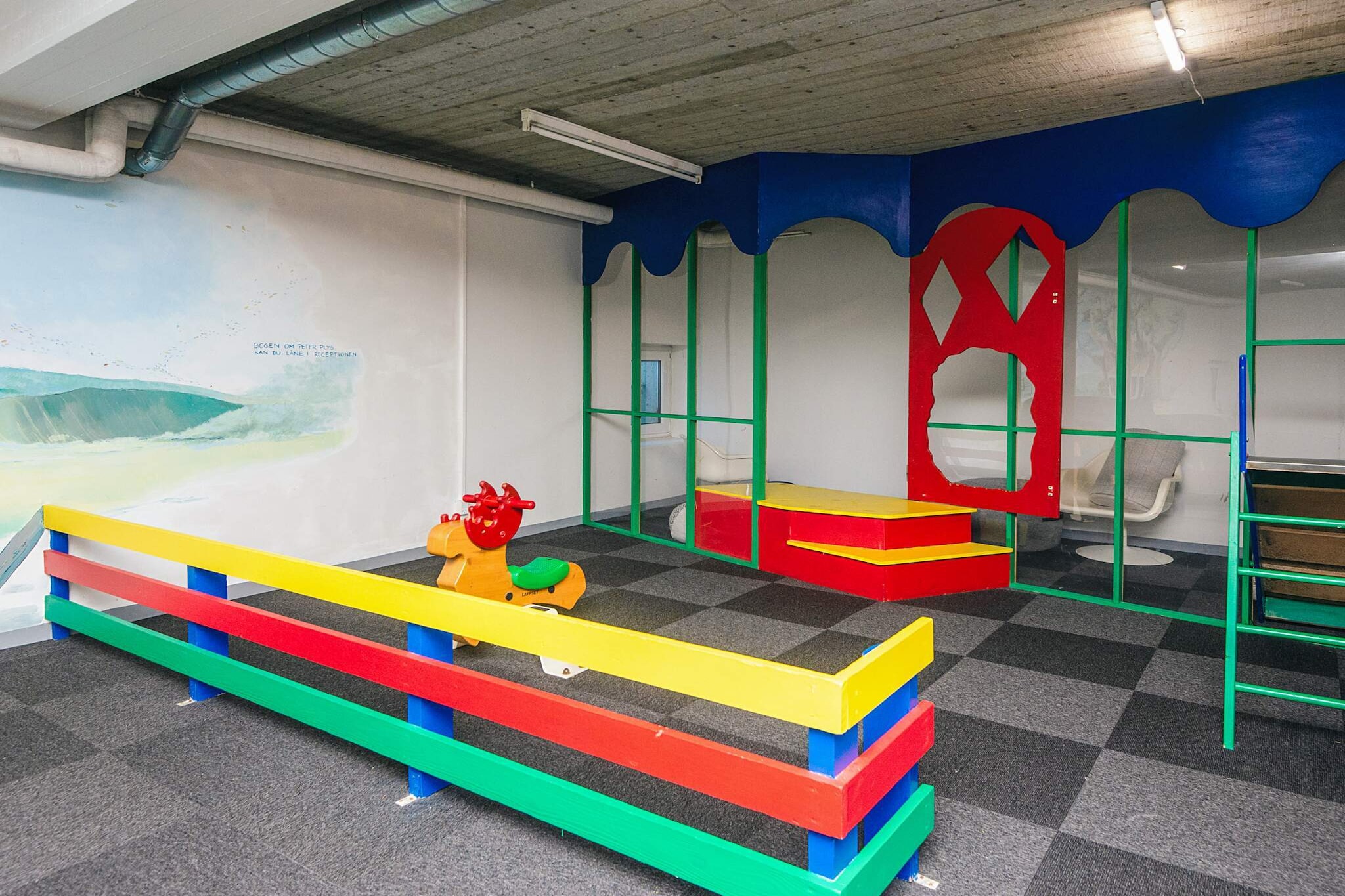 2 towerroom w/seaview-Binnen