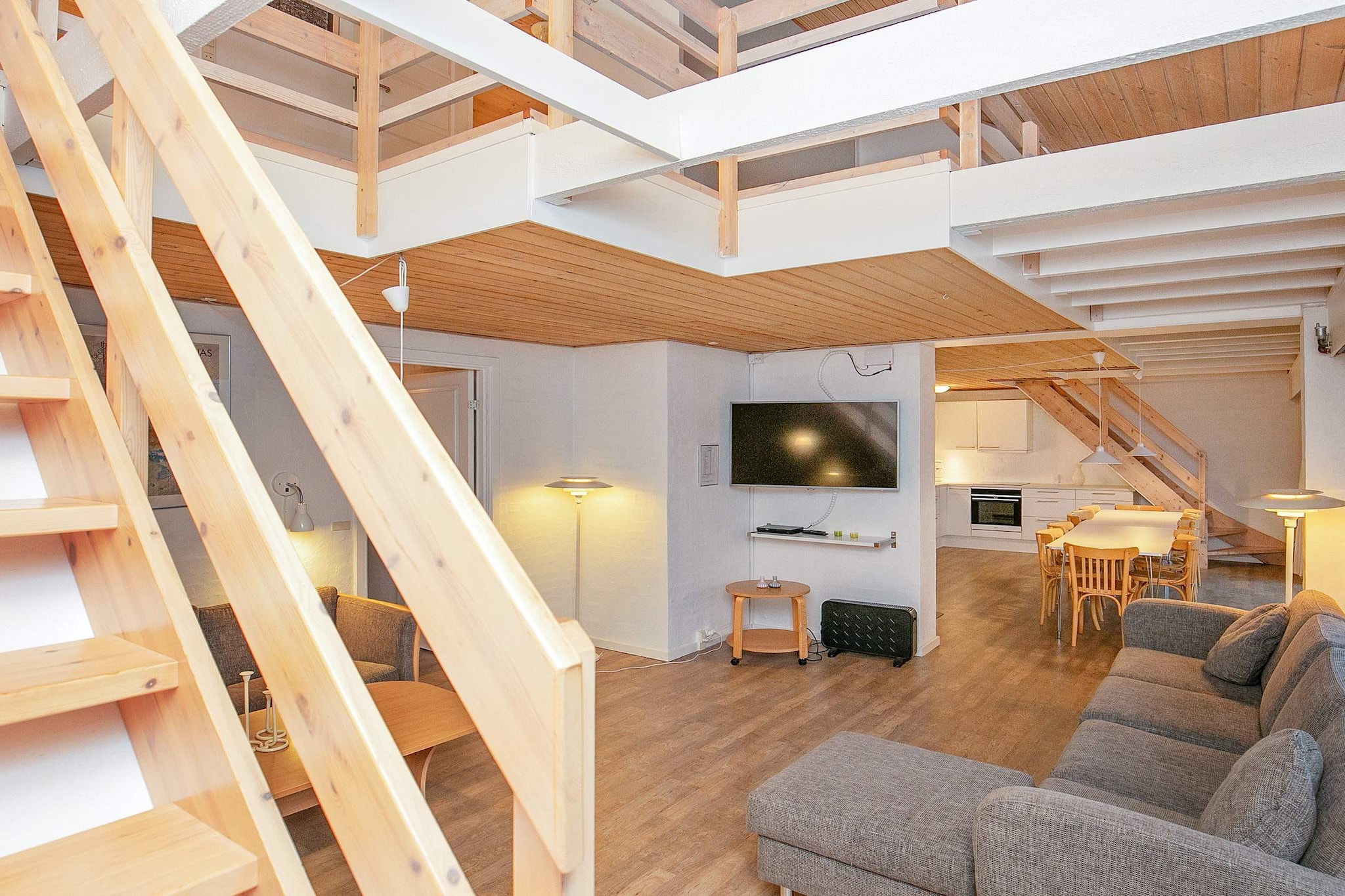 7 room,2 level,attached house - Indoor