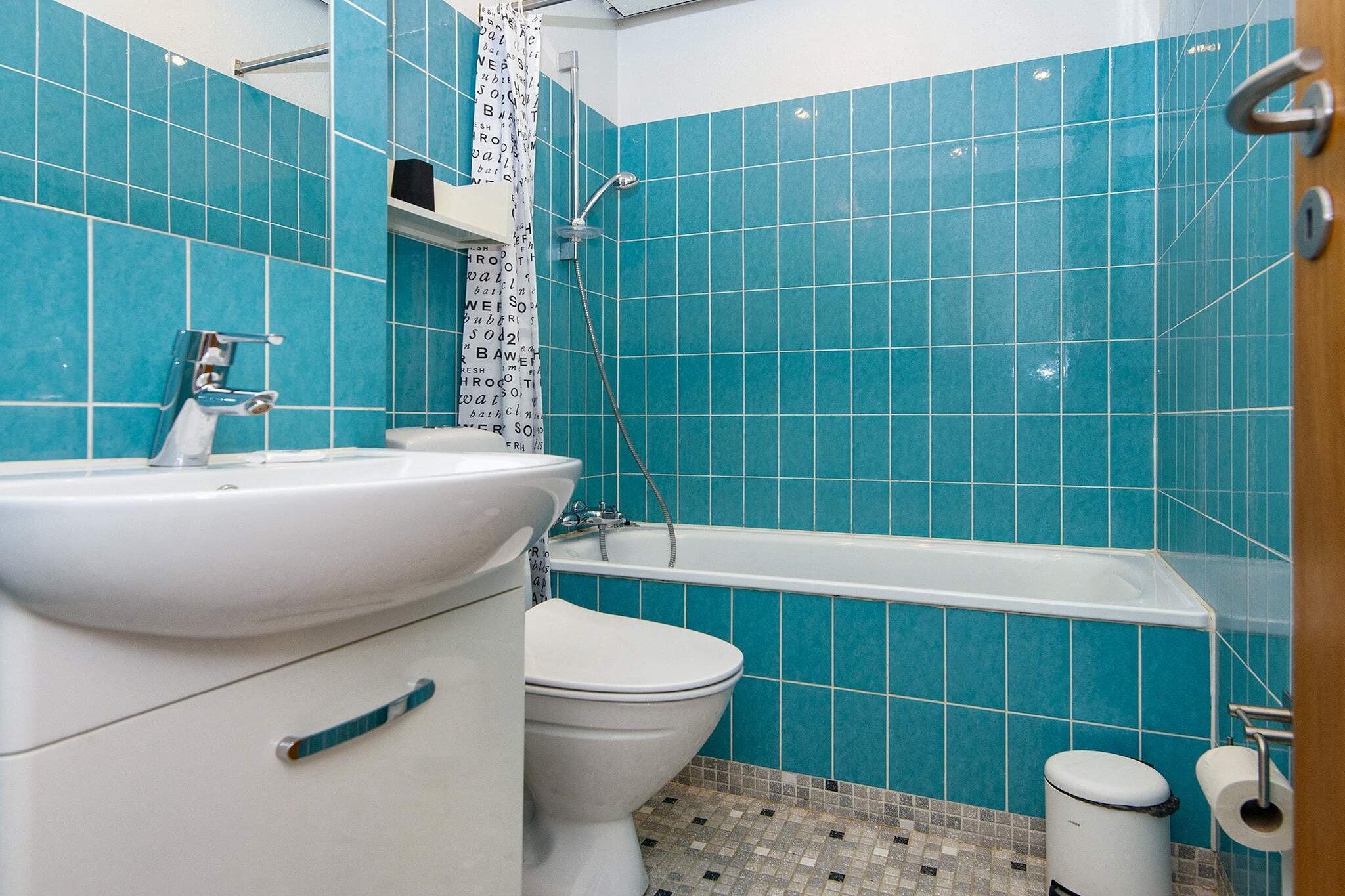 2 room,ground floor or 1.,Standard - Binnen