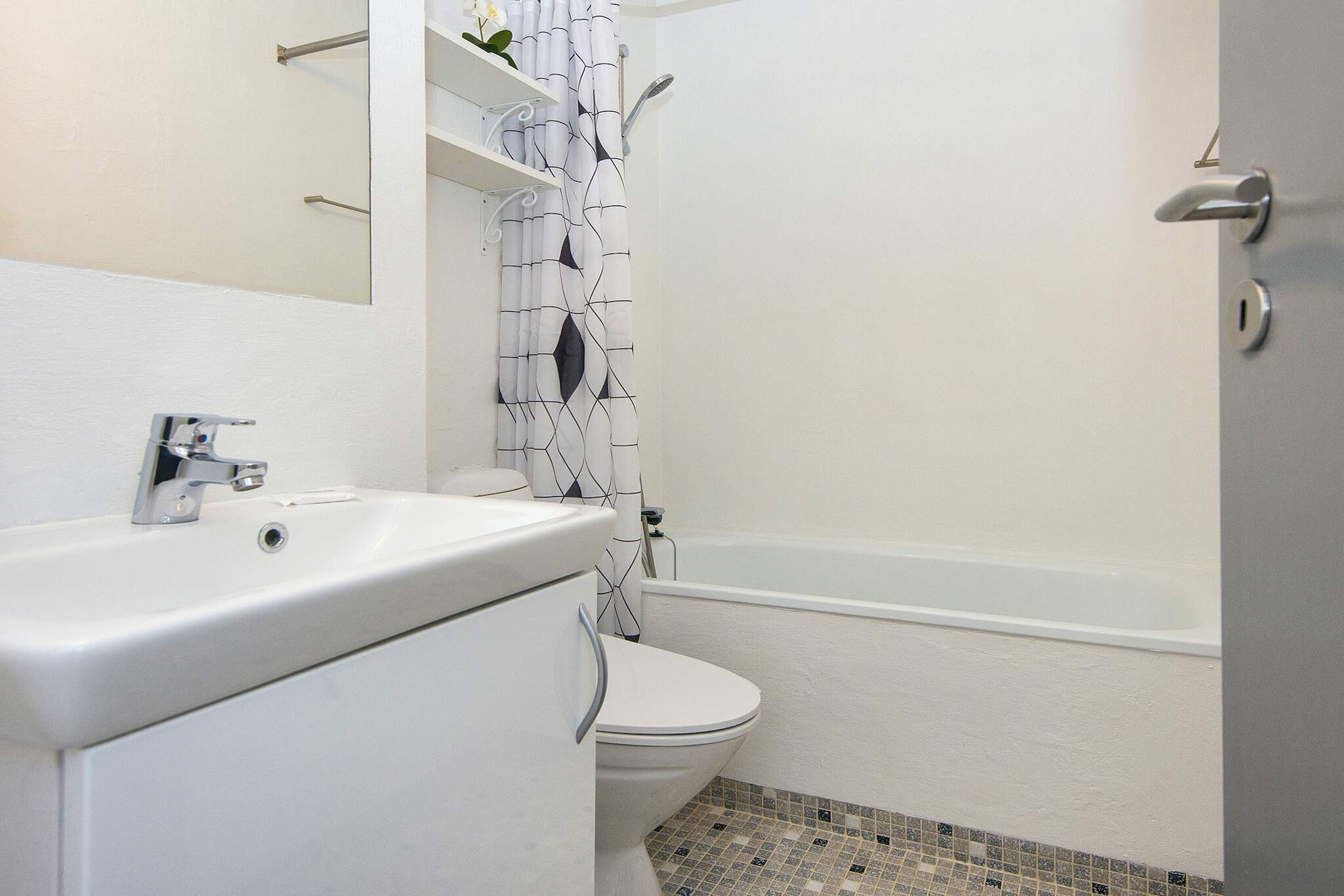 5 person holiday home on a holiday park in Glesborg-Indoor