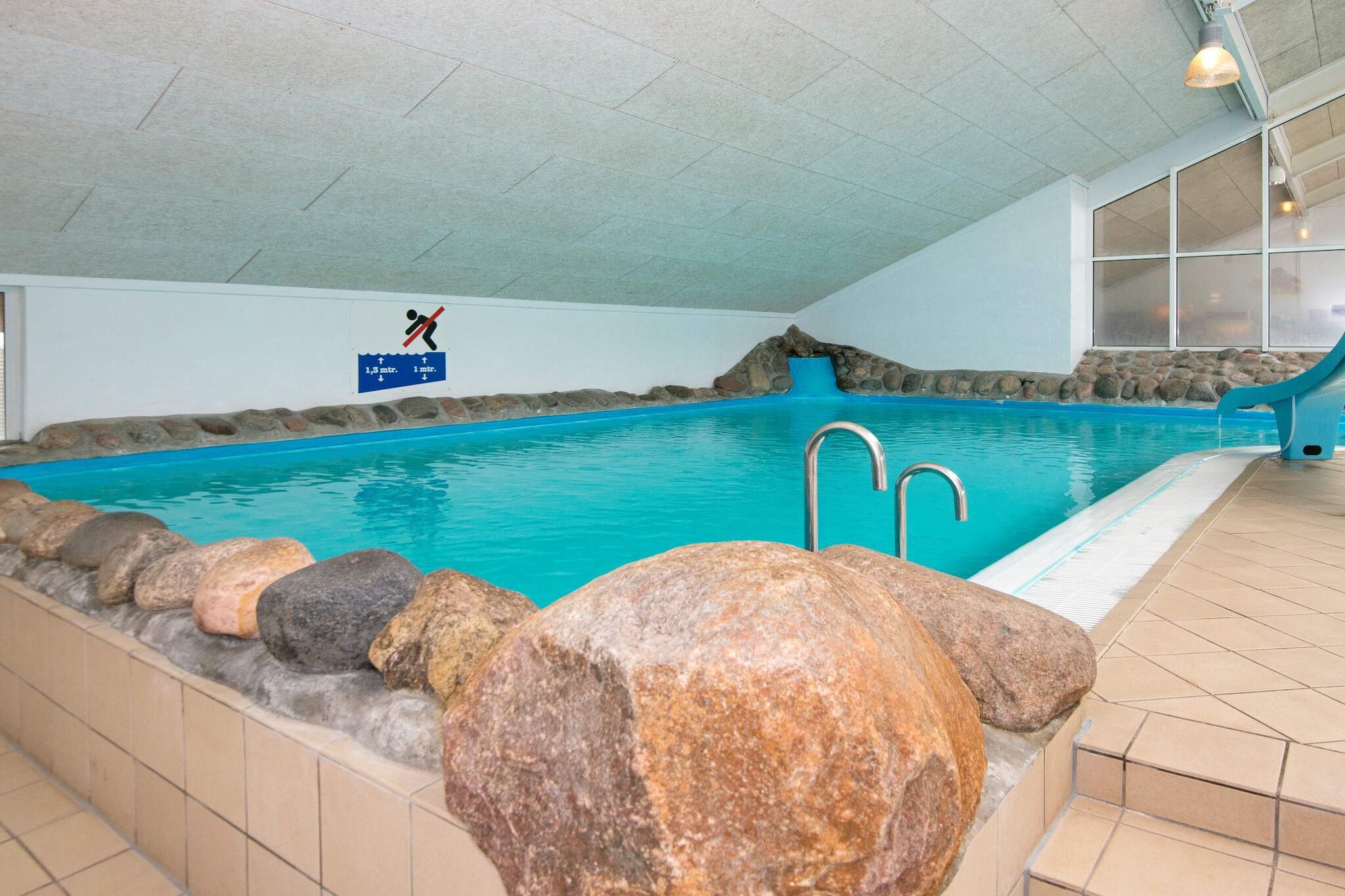 3 room,2 levels,dishwasher-Zwembad