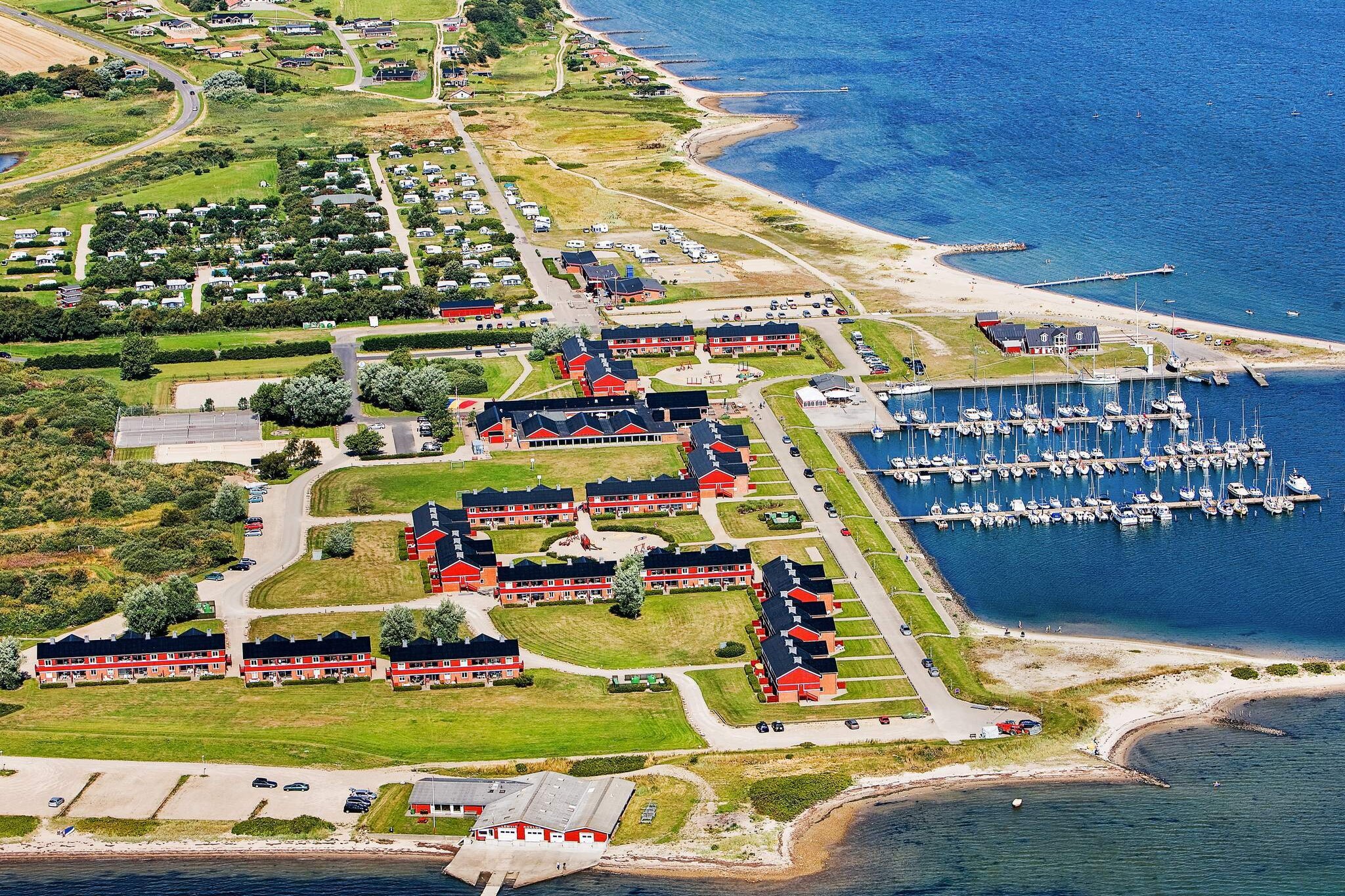 Lemvig Holiday Center - view of a wonderful holiday Child-friendly holiday center by the Limfjord and Lemvig harbor with marina and beach promenade. Large swimming pool with children's pool, saunas, hot tub and Turkish bath. Watch movies on YouTube. About Lemvig Holiday Center At Lemvig Holiday Center, the whole family has the prospect of a wonderful holiday. Here you live in cozy holiday homes with sun terrace or covered balcony & # 8211; many of them with a direct view of the Limfjord. Here you have ample opportunity to get your toes dipped. On the child-friendly beach you can swim, surf and play beach volleyball, and at home at the holiday center you can enjoy the large, indoor pool area with spa, sauna and Turkish steam bath. As a guest in the Lemvig area, there is a lot to take care of. Visit the cozy marina and beach promenade, or go to Denmark's largest forest district, Klosterheden, where you can be lucky to see Denmark's only beavers. Go in search of handicrafts, visit working workshops, learn about the coast at the Coastal Center and much more. You can also take a trip to the breathtaking North Sea, which is only 15 km from the holiday center. Discount on golf in Lemvig Golf Club Buy green fee for the 18-hole course at Lemvig Golf Club at Danland Lemvig for only DKK 200 for a full day (normal price DKK 330) Green fee can be purchased at Danland Lemvig's reception or ordered by email or phone before arrival. The golf course is located right next to the holiday center and waves through a beautiful hilly and open fjord landscape.