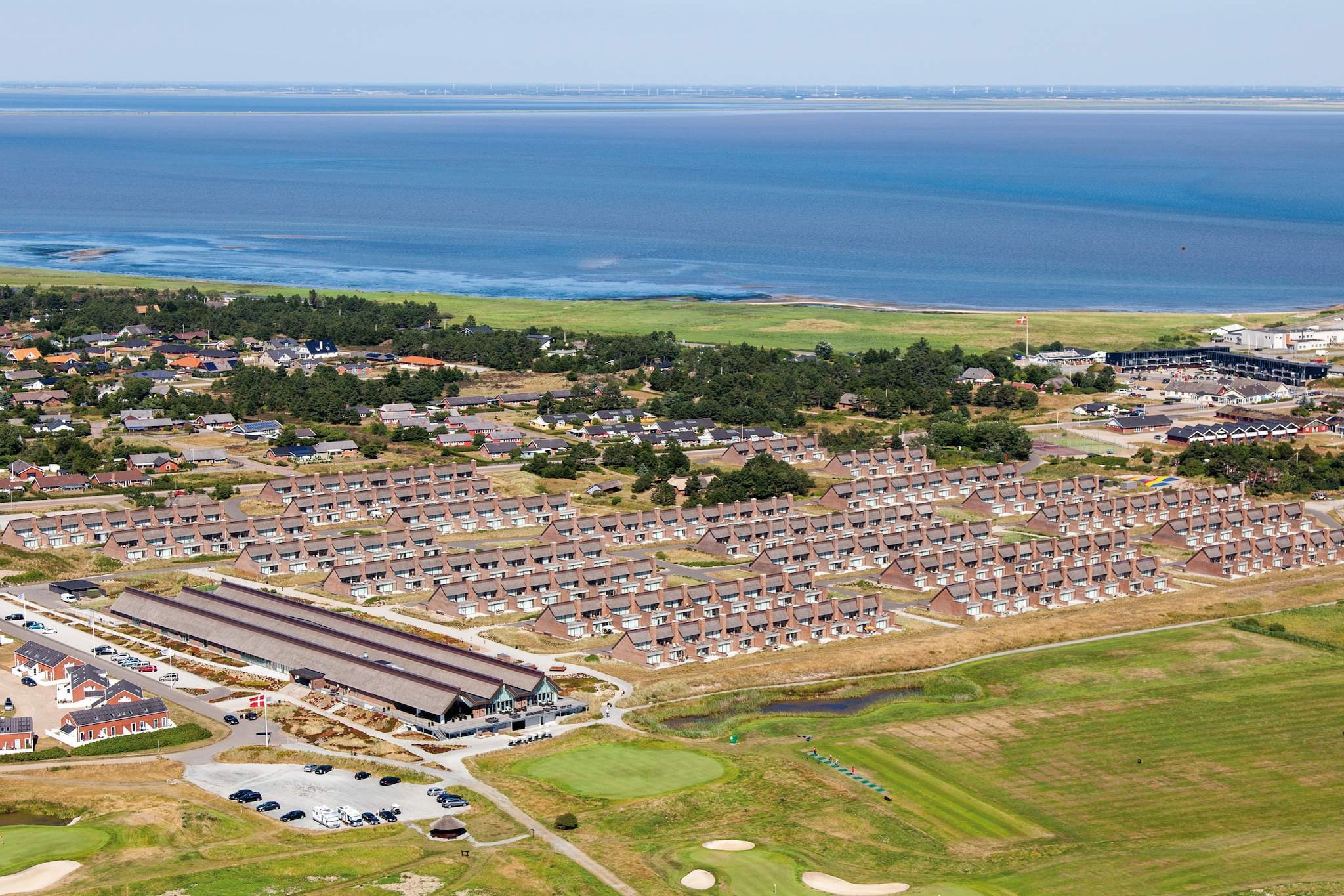 Rømø Resort Holiday center and wellness At Danland Rømø Resort you live in tastefully decorated holiday homes with a focus on quality. Watch movies on YouTube. Rømø Resort Holiday Center and wellness Invite the family on a stay a little out of the ordinary. Choose a house and enjoy the magnificent nature from your own terrace. Or turn up the coziness in front of the stove with cocoa and popcorn when darkness falls. All homes have free internet. Beautiful nature experiences are within easy reach on bike and hiking trips, and the magnificent beach is within walking distance of the holiday center. Also try an oyster safari or a black sun trip. Enjoy the local specialties at Restaurant Ø at home at the holiday center and swoon over the panoramic sea views. Wellness at Rømø Resort In the holiday center's wellness department, which is Denmark's largest, you can let yourself disappear into another world. Pure pampering for body and soul! Enjoy the large wellness area with both indoor and outdoor facilities. Also treat yourself or your loved ones to a delicious cosmetologist or body treatment (appointment required). There is free admission for guests at Rømø Resort. Holiday home on Rømø If you are unexpectedly unable to find the desired holiday home for your stay at Rømø Resort, then you can try searching for a holiday home on Rømø here.