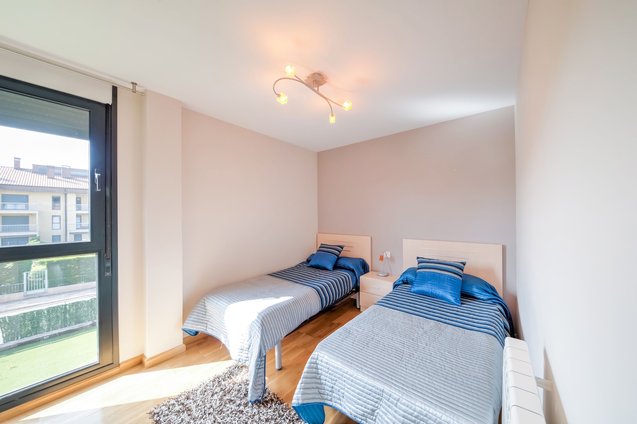 Ground floor: (Entrance(shared with other guests, reachable from the outside), lift)\n\nOn the 1st floor: (Kitchen(hob, coffee machine, oven, microwave, dishwasher, fridge-freezer, washing machine), Living/diningroom(TV(flatscreen, digital), dining table(4 persons), seating area), bedroom(single bed(90 x 190 cm), single bed(90 x 190 cm)), Bedroom with bathroom(double bed(135 x 190 cm), bathtub with shower, washbasin, toilet), bathroom(shower, washbasin, toilet), heating, terrace(private, 8 m2))\n\ngarage(shared with other guests, shared entrance, reachable from the outside), garden(shared with other guests, landscaped garden, illuminated), garden furniture(4 persons), swimming pool(shared with other guests, heated, indoor), swimming pool(shared with other guests, outside, including separate children’s swimming pool (depth 50cm), opened from 1/2 Jun upto and including 1/2 Sep), tennis court(shared with other guests)
