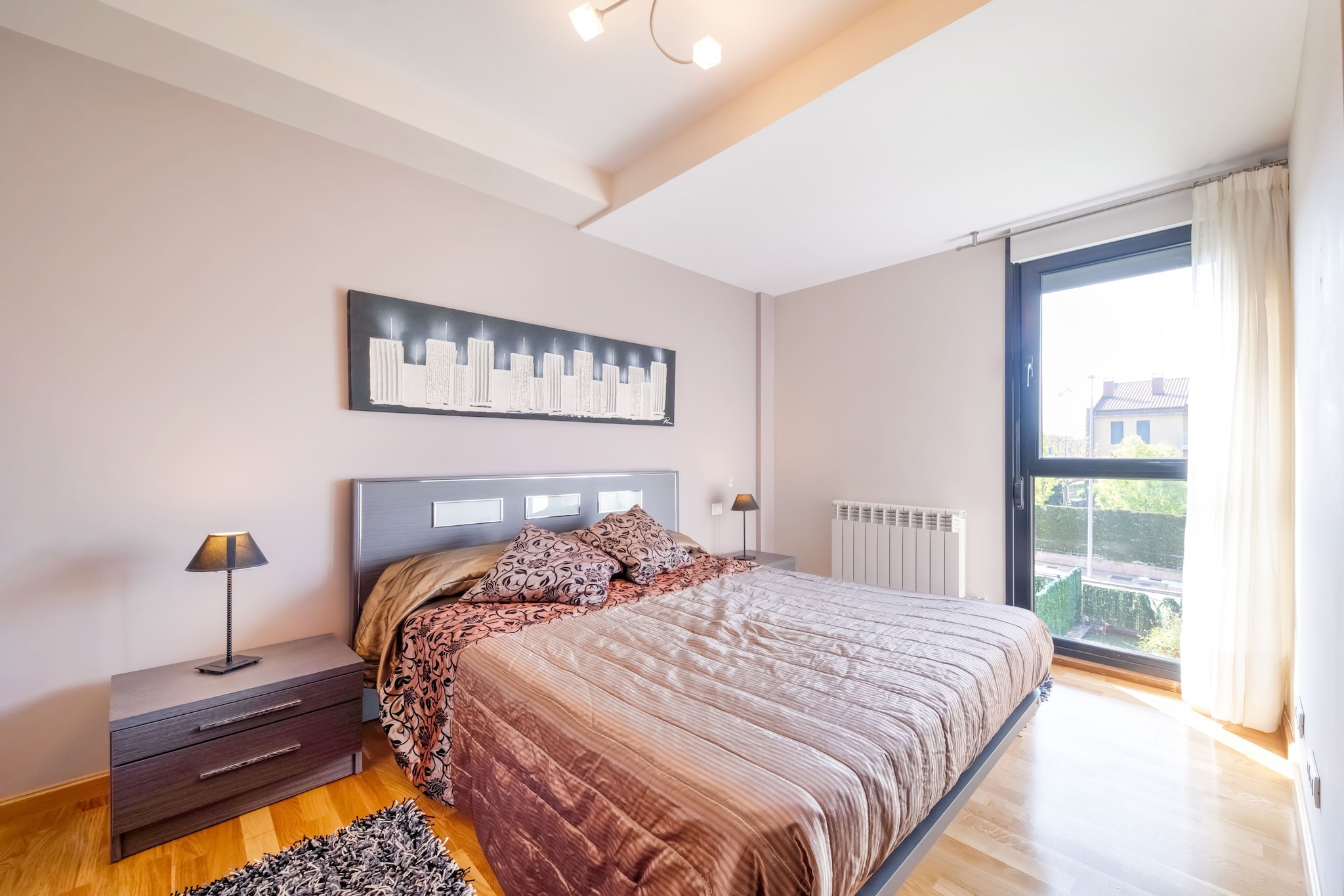 This charming apartment in Cirueña offers a welcoming space for families or groups eager to explore La Rioja. Step onto the private terrace, around 8m², and enjoy countryside views and vibrant sunsets. The communal garden is perfect for a morning stroll or an evening unwind. Within the complex, you'll find two outdoor pools, an indoor heated pool, and a tennis court-ideal for keeping active during your stay. A social club with an on-site restaurant ensures convenient access to regional delicacies without leaving the premises. Cirueña is surrounded by world-renowned vineyards and wineries, making it a haven for wine enthusiasts. Embark on short drives to nearby towns-Santo Domingo de la Calzada (7 km), Santurde de Rioja (13 km), or the historic cities of Nájera and Haro (20 km). Along the way, stop at famous wineries like Bodegas Muga, Ramón Bilbao, and Martínez Lacuesta to taste exceptional Rioja wines. The region also hosts seasonal festivals, quaint local markets, and scenic landscapes perfect for photography and leisurely walks. Inside, the apartment is thoughtfully equipped with a fully functional kitchen, washing machine, and free WiFi. Two bedrooms accommodate guests comfortably. The shared landscaped gardens and garage enhance convenience, while the proximity to the golf course (600 m) and restaurants (100 m) ensures a seamless stay. Logroño-Agoncillo Airport is 57 km away, making arrival straightforward for visitors.