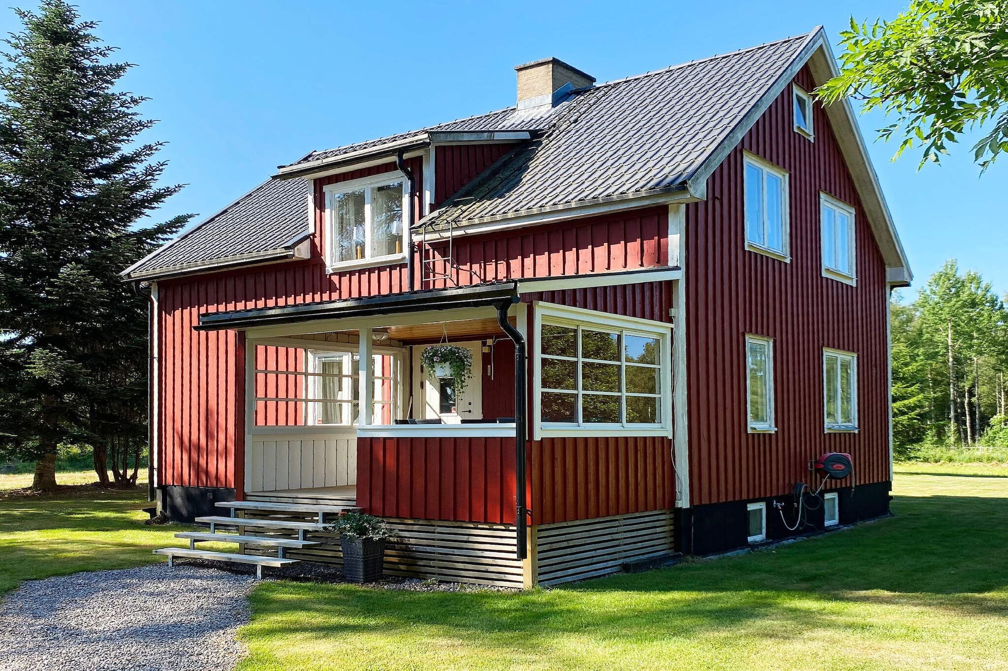 Internet Access DSL, Kitchen(cooker(electric), coffee machine, microwave, dishwasher, fridge-freezer, high chair, water from well), Living/bed room(TV(swedish TV channels), DVD player, Blu-ray player, radio, CD player, chromecast), bedroom(double bed), bedroom(2x single bed), bedroom(double bed), bedroom(single bed), bathroom(tumble dryer, washbasin, shower, toilet, washing machine), bathroom(washbasin, toilet), conservatory, balcony, heating(central), terrace, terrace(roofed), garden furniture, BBQ, parking, play equipment, solar energy, air to water heatpump