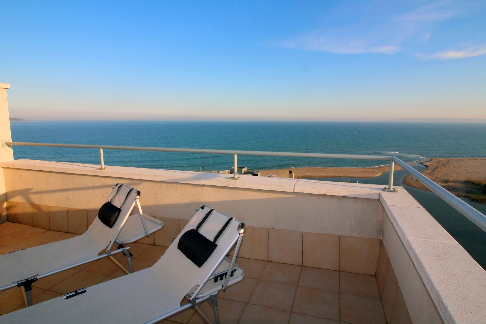 Appartement avec vue sur la mer, à distance de marche de la plage