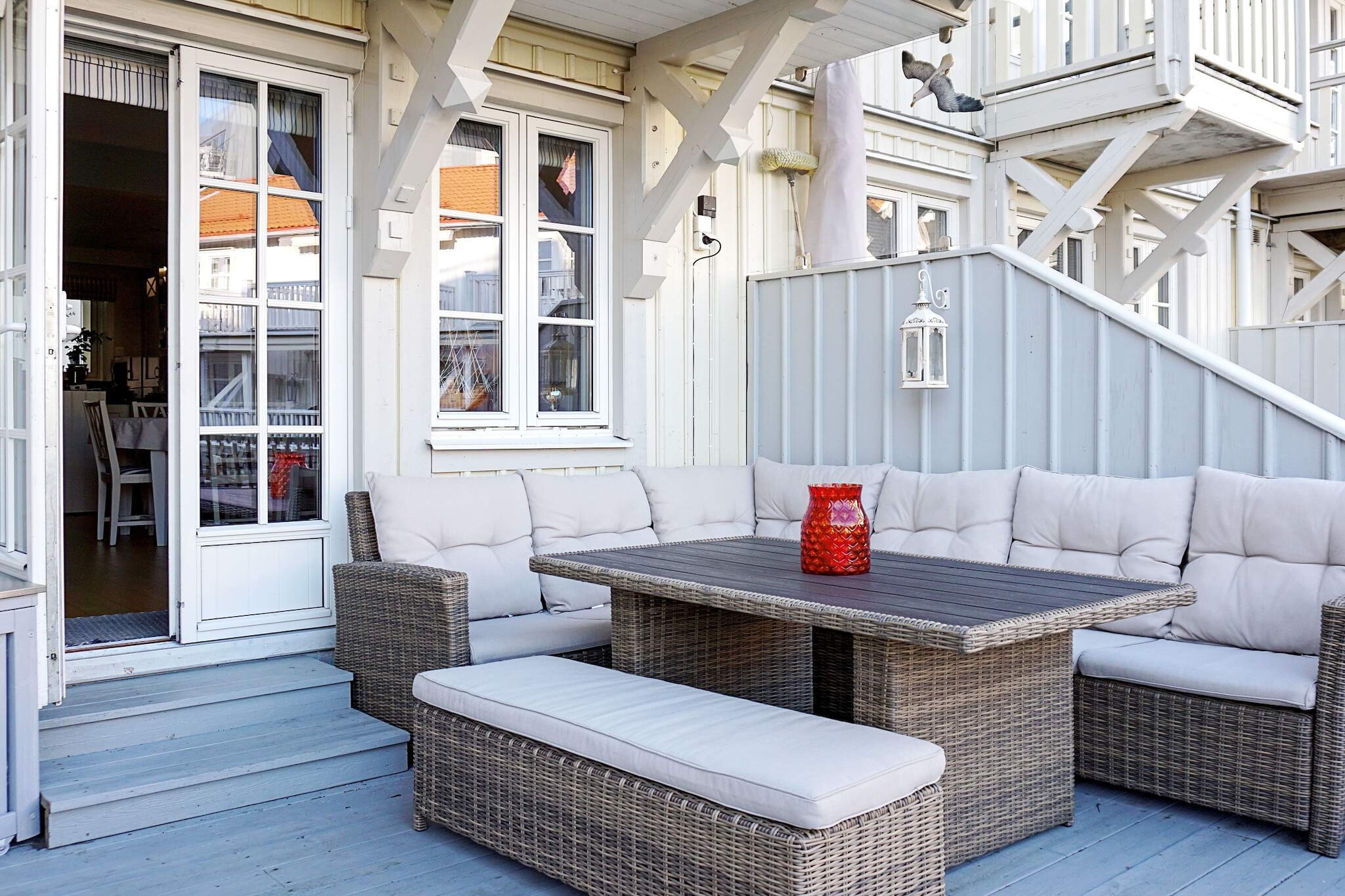 Welcome to a fantastically nice accommodation in this nice terraced house with terrace directly adjacent to the Kebal area's salt water canal with the opportunity to swim directly from the terrace area. In the area there is also a child-friendly sandy beach and a small canal for crab fishing, in addition you live next to Strömstads SPA with their entire range of activities, swimming, bar and restaurant. Not only that, on the other side of the area, Nötholmen's nature reserve expands with nice hiking trails, running trails, beaches and on the top of the island there is a barbecue hut where you can hike, grill and watch the sun go down in the northwest. From the area you can easily get on to the central parts of Strömstad via a cable car that goes over the salt water of Bojarkilen. Strömstads GK golf course is within walking distance beyond the parking garage. From the welcoming entrance you enter the hall of the townhouse and further into an open well-equipped kitchen with bar counter, hob, oven, microwave, fridge / freezer, ice machine, coffee machine, coffee maker and dishwasher, the kitchen turns into a living room with dining table and cozy sofa group with TV, from the living room you then reach a lovely terrace area with balcony awning. Via the balcony bath ladder can take you a cooling dip. A bathroom with shower is also on this floor. The terraced house has three floors, on the second floor there are two bedrooms, one with a comfortable double bed and in the other bedroom there is a bunk bed where the width of the lower bed of 120 fits nicely for an adult and a child. Both bedrooms have access to a balcony, the larger of which is in the evening sun position, on the second floor is the house's second bathroom with shower and washing machine. The third floor consists of a living room with TV and a cozy sleeping alcove with double bed. The cottage has a fiber connection and a modern sound system. In Strömstad there is a large selection of activities, rich restaurant life, pleasant shopping in small shops that are close to each other or why not just sit and enjoy all the boats in the harbor area. From the townhouse you walk, take the city or free buses to the city center and all the entertainment or to the bathing places that there are several to choose from. If you want to experience islands and the archipelago environment, there are several boat charters and bathing boat trips from the harbor in the center to several archipelago islands such as. Furholmen or Kosteröarna but also to neighboring Norway. It is also possible to rent a boat or kayak for your own exploration trips. For those interested in golf, there are several 18-hole courses in the area. Welcome to a nice accommodation in charming Strömstad.