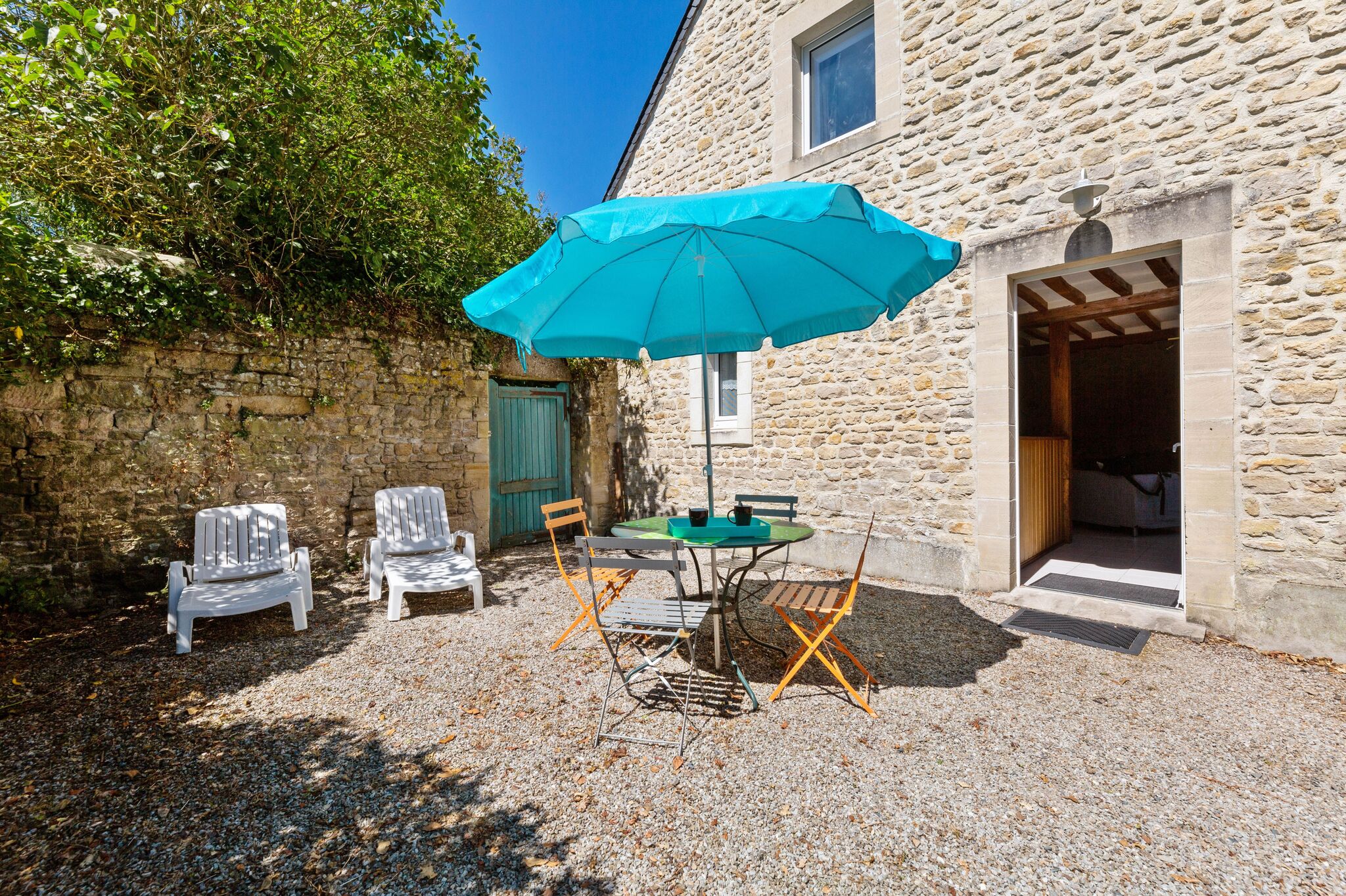 Heritage Holiday Home in Maisons near Sea