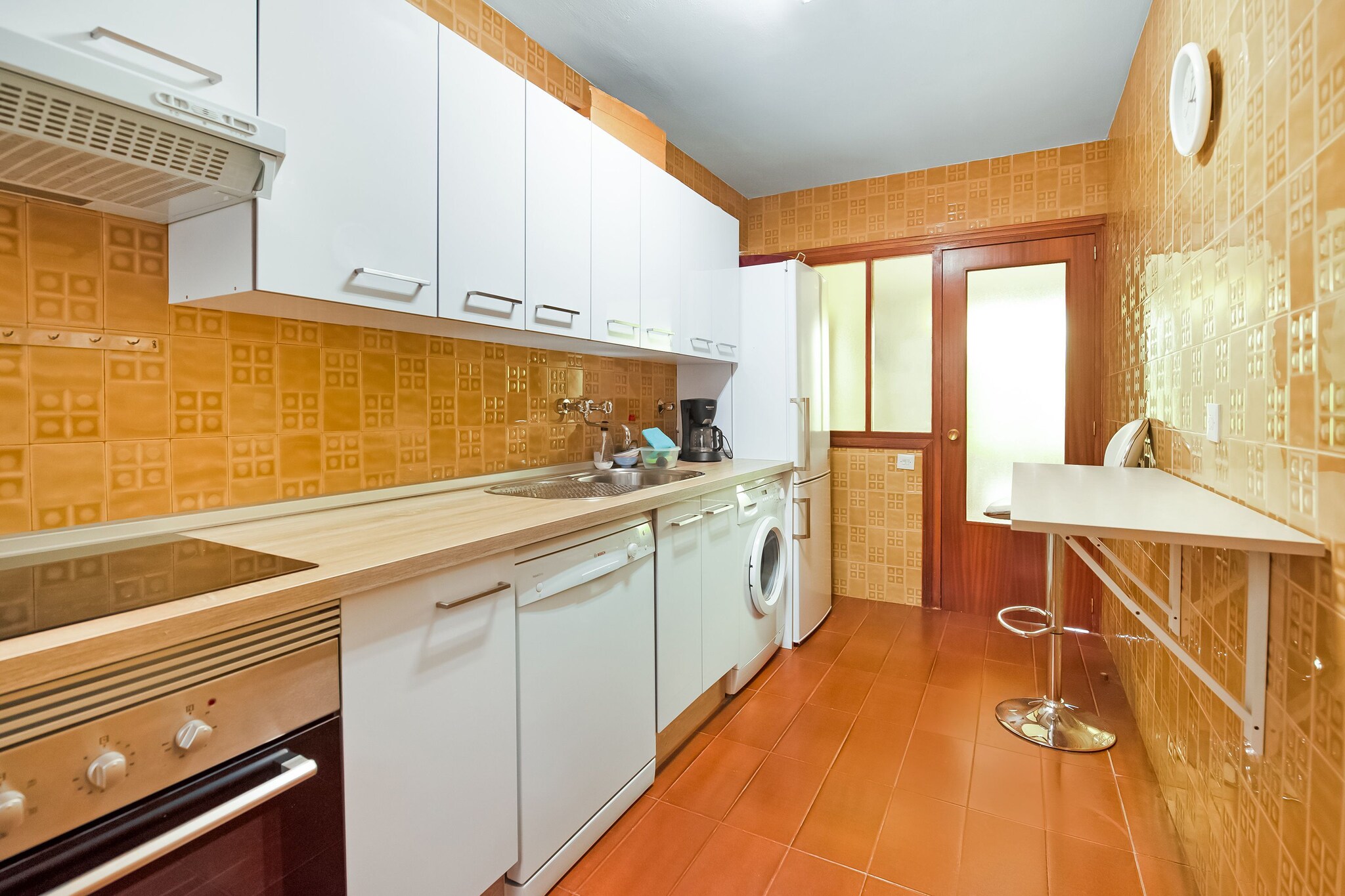 On the 2nd floor: (Living room(TV, seating area), Kitchen(oven, microwave, fridge, freezer, washing machine), bedroom(double bed or 2 single beds), bedroom(double bed or 2 single beds), bathroom(bath tub, shower, washbasin, toilet))