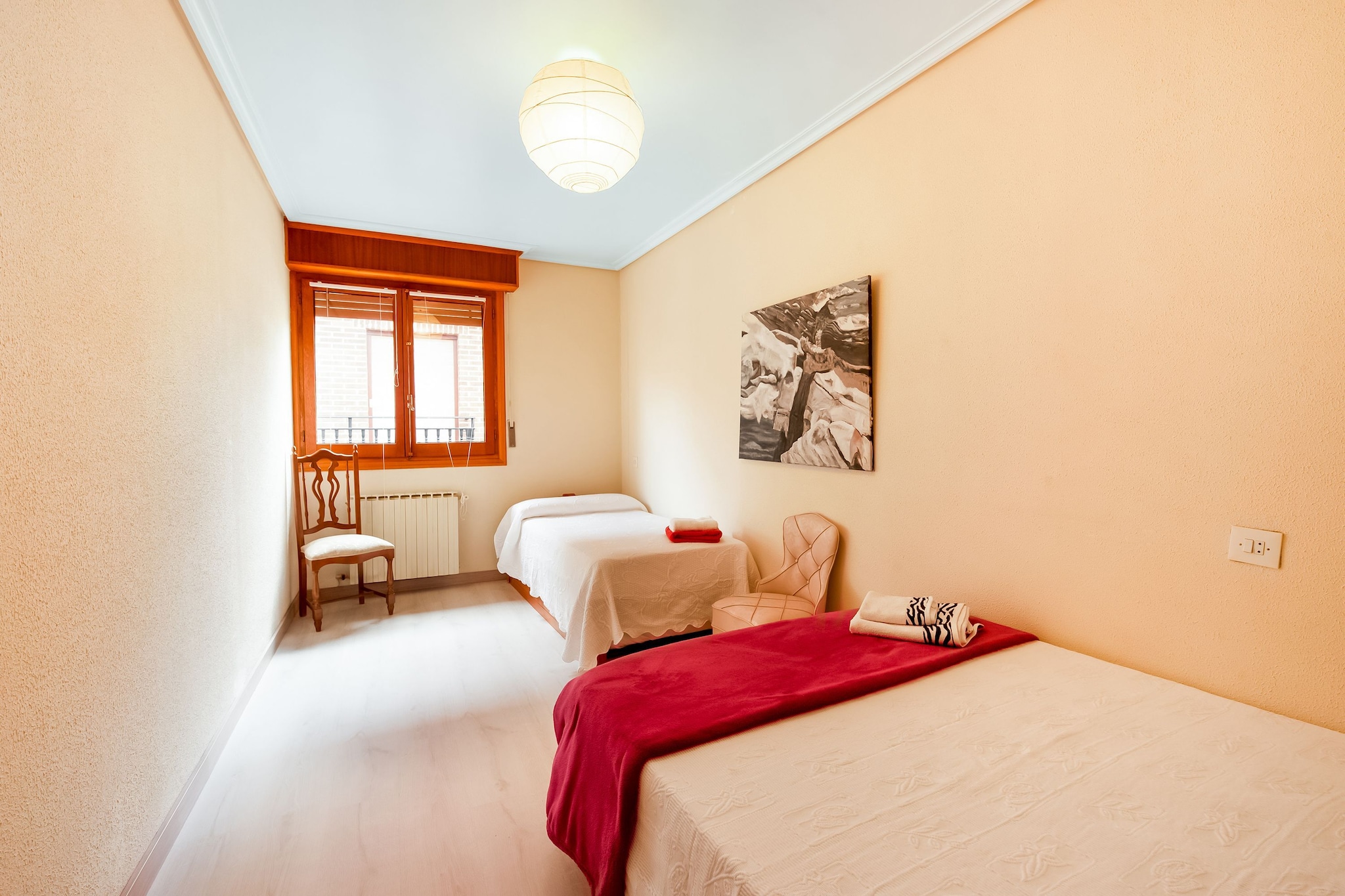 This holiday home in laguardia has 2 bedrooms for accommodating 4 people comfortably. Ideal for a small family on a vacation, the home features beautiful interiors and comfortable bedrooms overlooking the mountain views. Relish the delicious meals and drinks from the restaurants a few steps away from the home. The supermarket is 170 m for buying the daily essential items for the stay. Bodegas Ysios 2.1 km is a popular Winery, Santiago Calatrava, vineyard, modern architecture, and wine speciality. You can also explore different trails for cycling, mountain biking, and walking. The interiors of the home are very attractive and alluring. In your free time, watch a TV show in the living room. You can also relish the tasty meals prepared in the well-equipped kitchen. Logrono Agoncillo Airport is 32.9 km from here