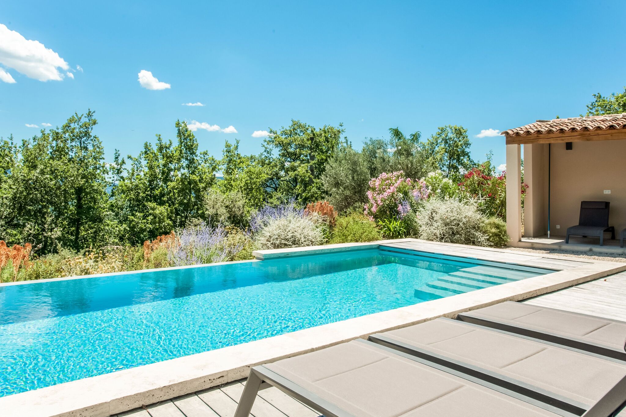 Wonderful Holiday Home in Vaison-la-Romaine with Pool