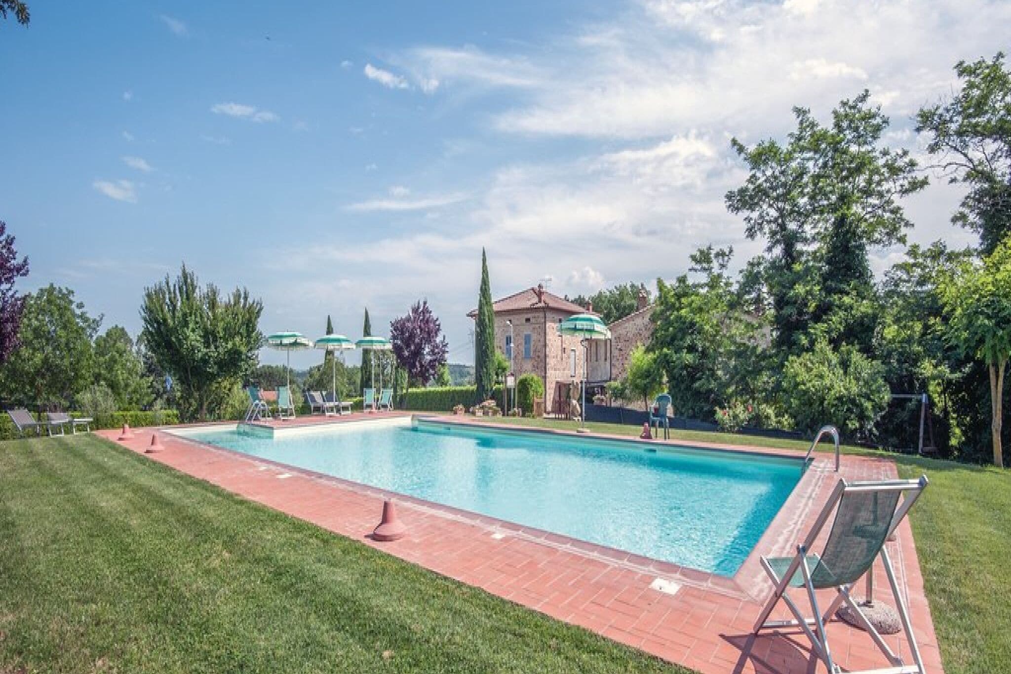 Maison de vacances en Toscane partagée en appartements avec piscine