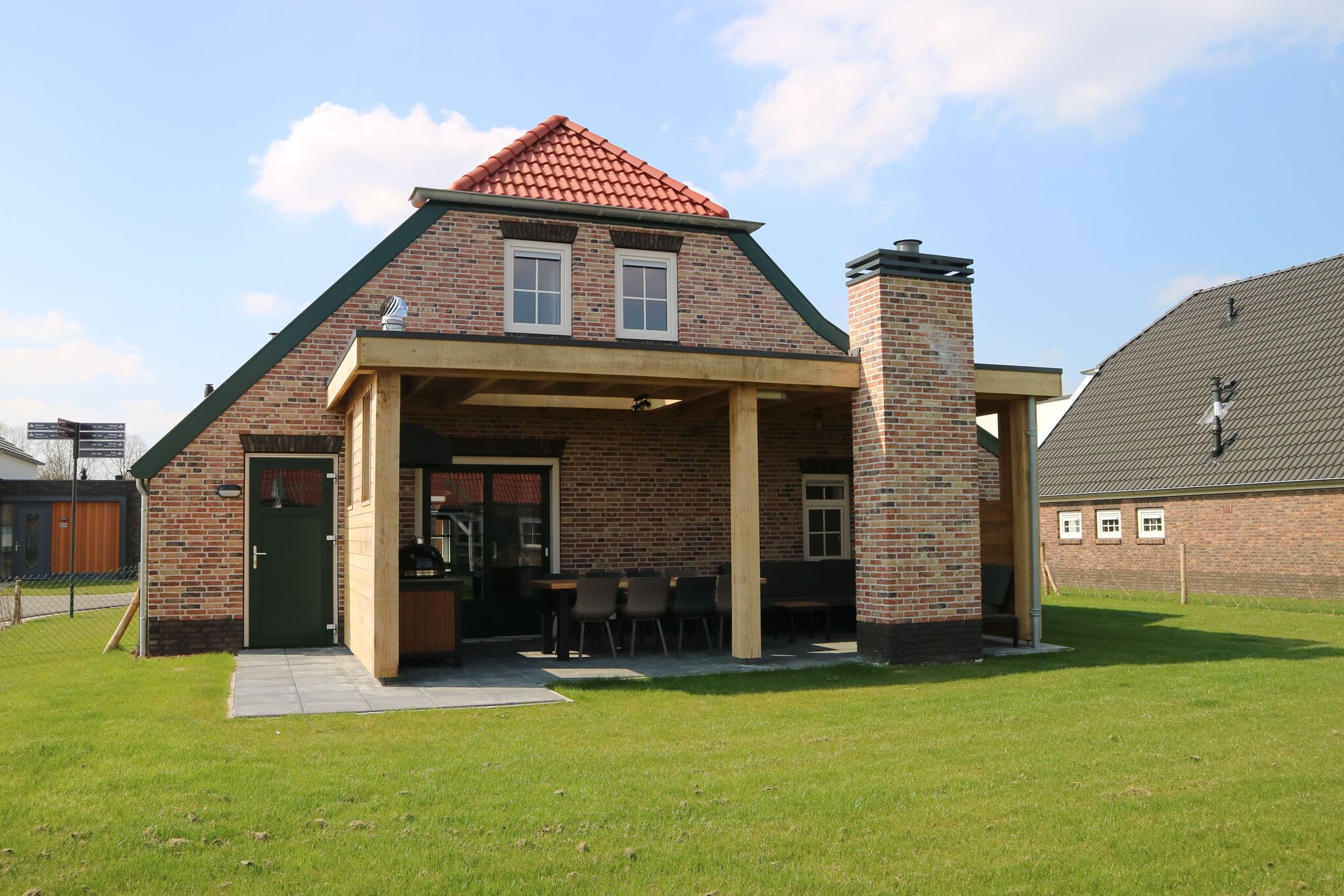 Beautiful holiday home with luxury BBQ, in Limburg