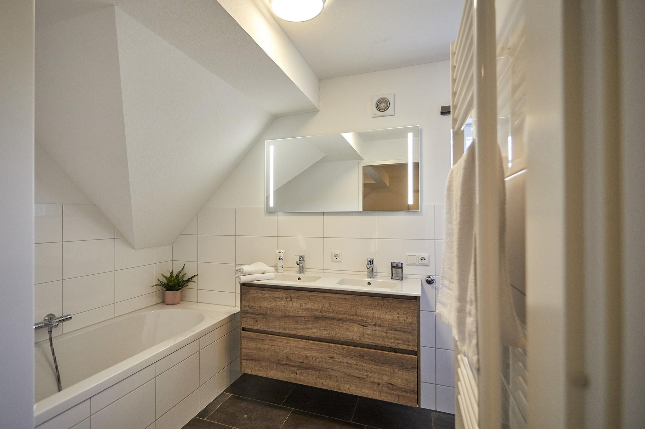 Buitenhof De Leistert 32-Badkamer