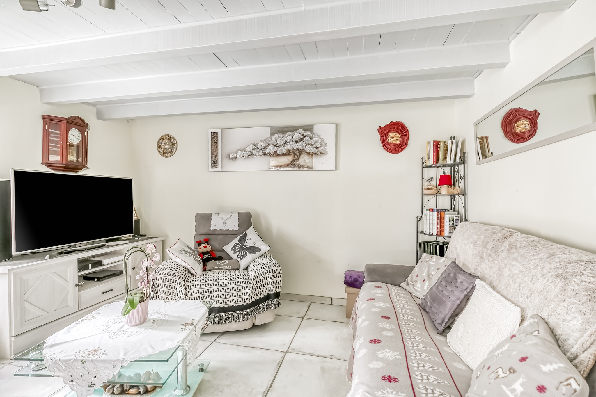 An optional utilities and service fee of EUR 0,00 will be charged before your arrival. Details are given below.<br> Nestled in the peaceful Le Sablar neighborhood of Dax, this cozy holiday home welcomes up to four guests across two bedrooms. With a lush garden perfect for morning yoga or quiet reflection, it's an ideal retreat for families seeking relaxation. The outdoor space features sun loungers, a plancha grill, and a barbecue-perfect for enjoying meals under the open sky. The home is well-positioned for both convenience and adventure. The Dax train station is just 1.6 km away, while groceries, golf practice, and thermal spas are all within a short drive. Nature lovers can explore the Forêt de Pilé, 10 km away, and beachgoers can reach the Atlantic coast in about 45 minutes. Cultural gems like Château du Sarrat and the aviation museum add depth to your itinerary. Whether you're soaking up the sun, strolling through nearby parks, or indulging in spa treatments, this home offers a balanced mix of comfort and exploration. Please note: pets are not permitted, ensuring a serene and allergy-friendly environment for all guests. <br><b> Optional Utilities & Service Package </b><br><b> An optional utilities and service package of EUR 0,00 </b> can be selected prior to your arrival. You will receive a separate communication with the payment link should you wish to include it.<br>This package ensures a seamless stay and conveniently covers services such as final cleaning, utility consumption, service support, and protection against minor damages or incidental costs during your stay.<br>Guests who prefer may manage these services independently, provided the property is returned in good order at check-out.