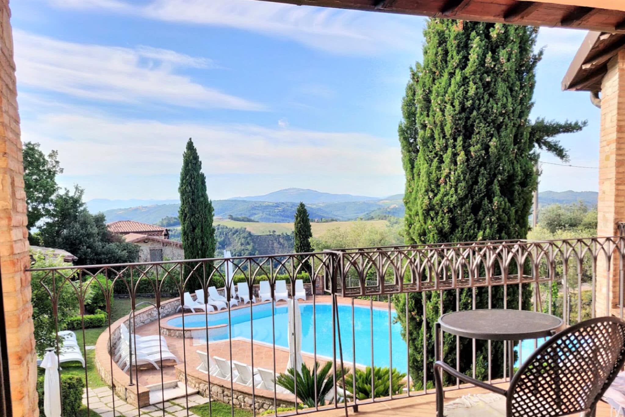 Luxuriöses Ferienhaus in Collazzone mit Swimmingpool