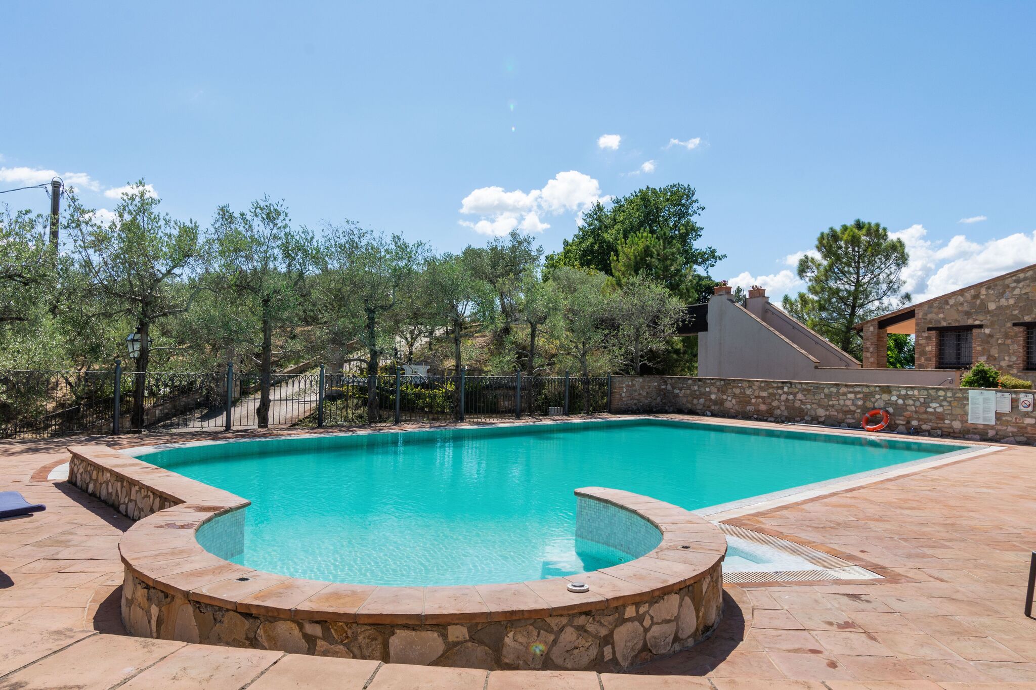 Opulentes Ferienhaus in Collazzone mit Swimmingpool