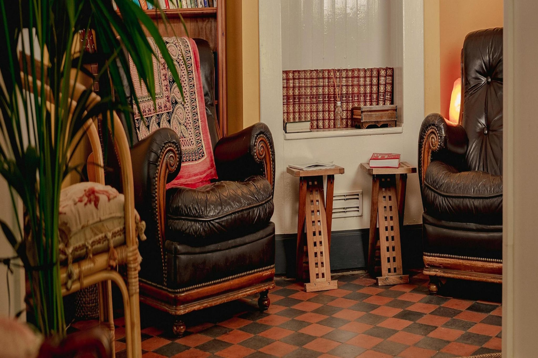 Holly Tree House-Salon