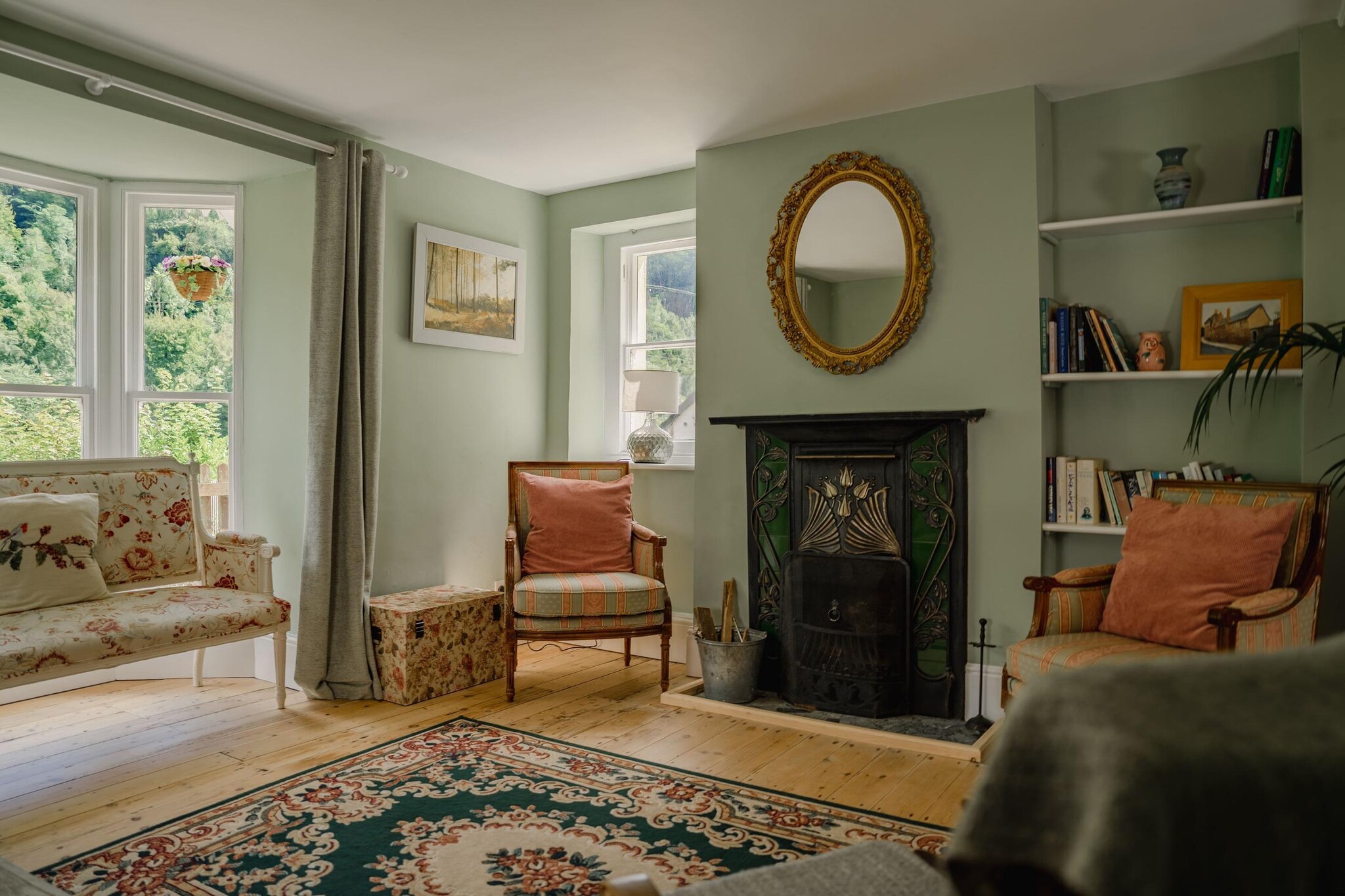 Holly Tree House-Salon