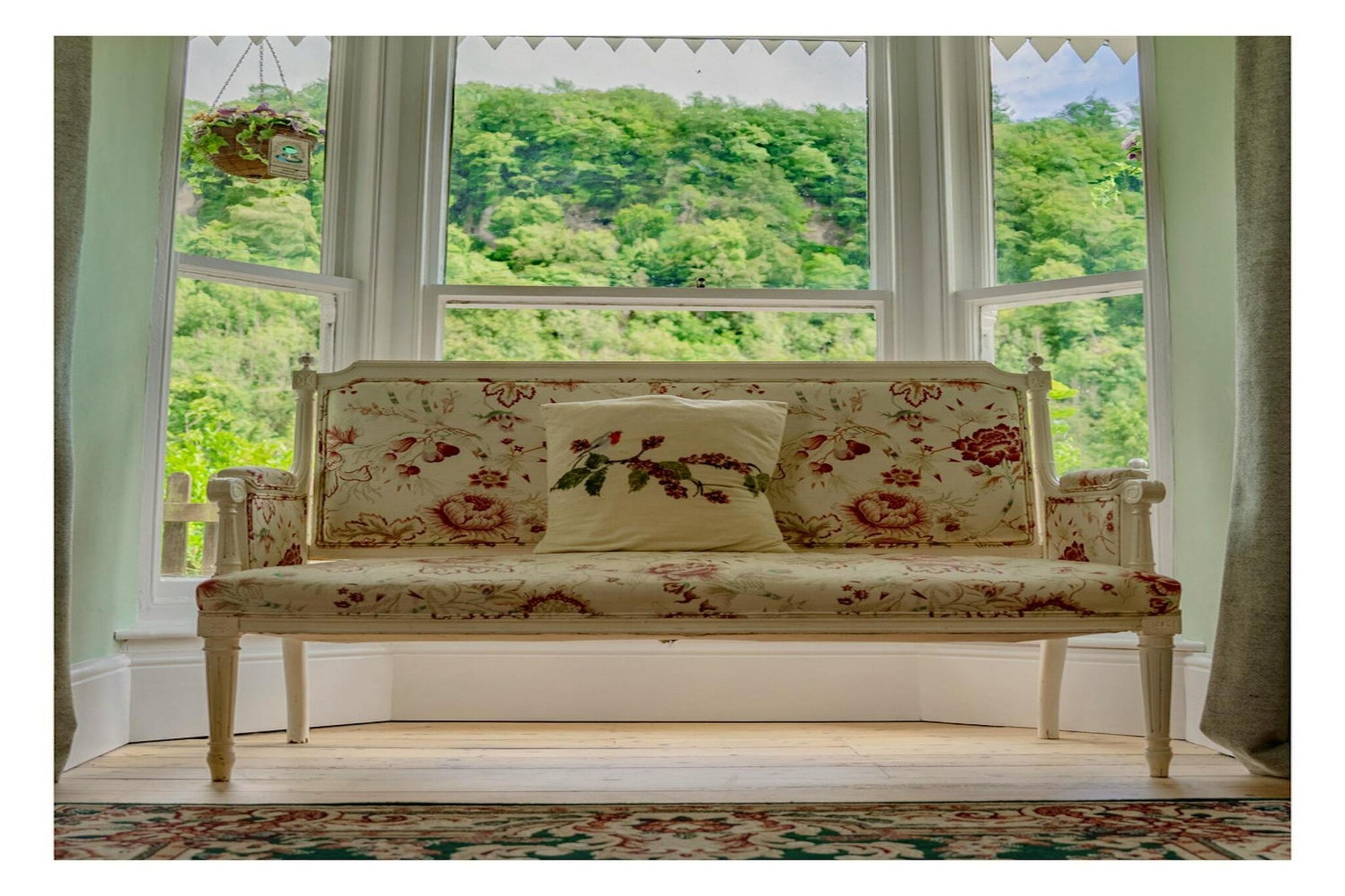 Holly Tree House-Salon