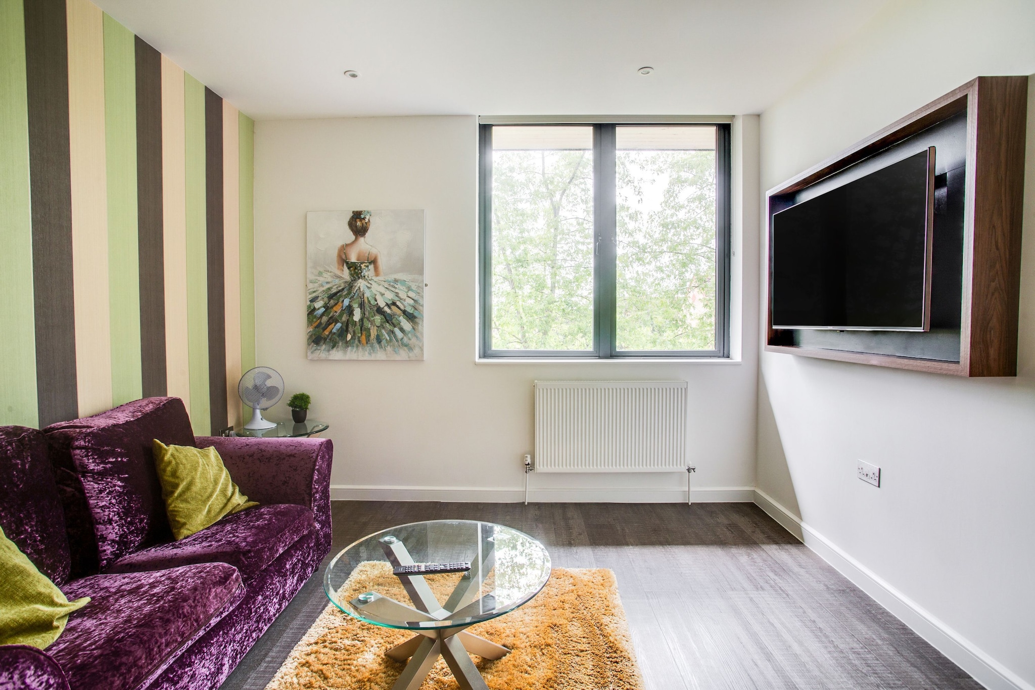 On the 1st floor: (Kitchen(stove, electric kettle, toaster, microwave, fridge), Living/diningroom(TV, dining table), bedroom(double bed), bathroom(shower, washbasin, toilet), heating)