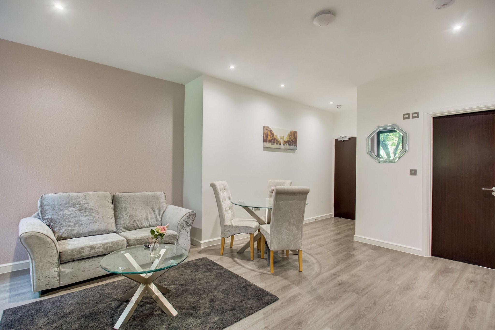 A 1-bedroom apartment in Milton Keynes for a couple looking to let themselves lose in the Anglian region and create memories for a lifetime. This home consists of a living/dining room with a TV, a kitchen with a microwave and fridge besides other kitchen equipment, a bathroom and heating facility. For reasons of tranquility, partying is not allowed in the abode. The person booking the accommodation should be above 25 years.
Sainsbury’s is only 0.4 km away, should you like to purchase general supplies. Restaurants can be traced 4 km away. Snozone is only 2 km where you can take ski lessons indoors. Treetop Extreme lake at 3 km is perfect for an evening out and The Parks Trust nearby is a park with a wildlife and nature reserve. Gulliver's Land Theme Park Resort at 4 km is a really happy place where you can enjoy buffets as well.
The bedroom has a comfortable double bed to offer you a peaceful and undisturbed sleep.
Heathrow Airport is 85 km away.