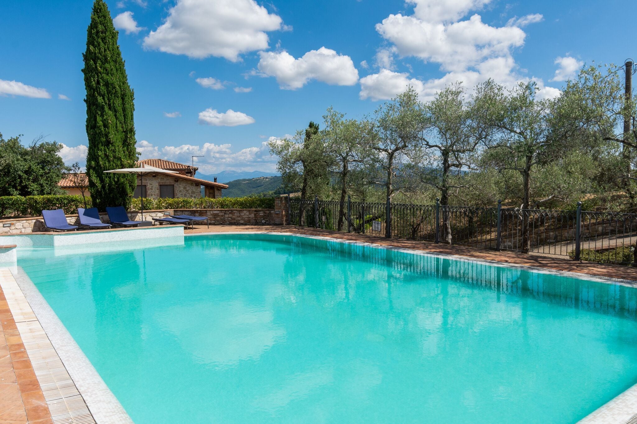 Attraktives Ferienhaus in Collazzone mit Sauna und Pool