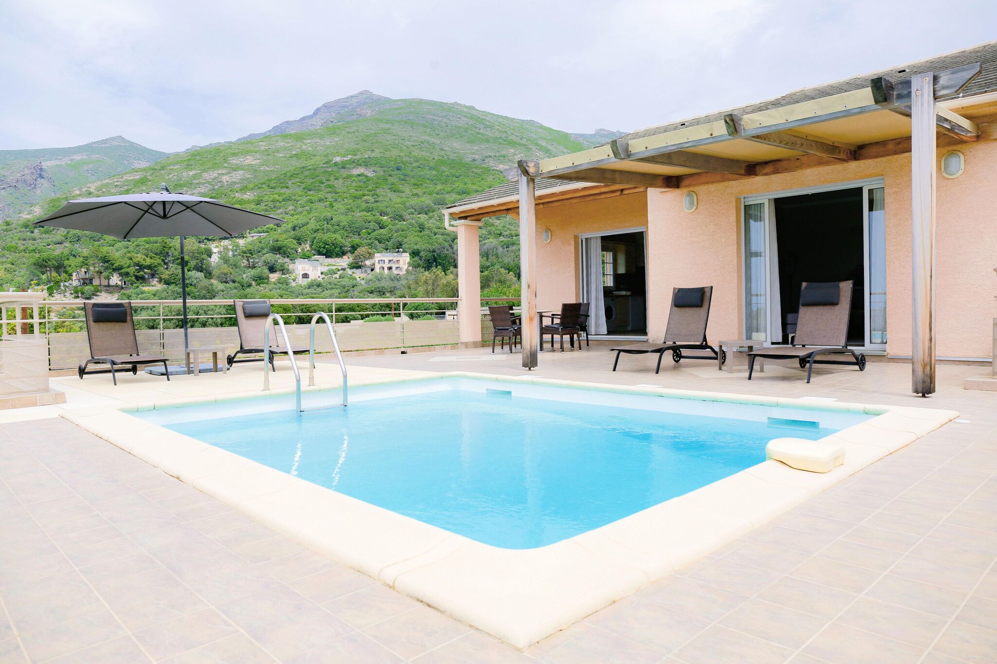 Einladende Villen mit Pool in der Nähe von Saint Florent auf dem Cape Corse