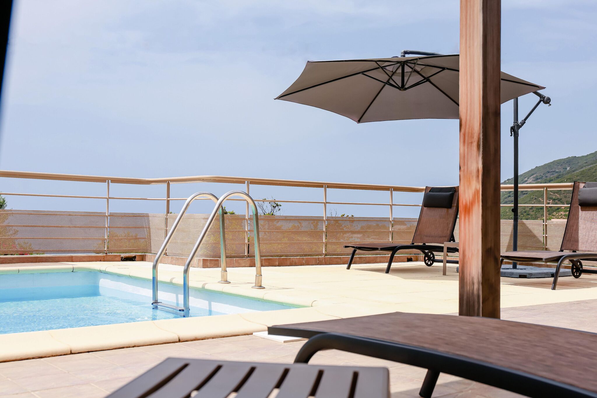 Uitnodigende villas met zwembad nabij Saint-Florent op Cap Corse