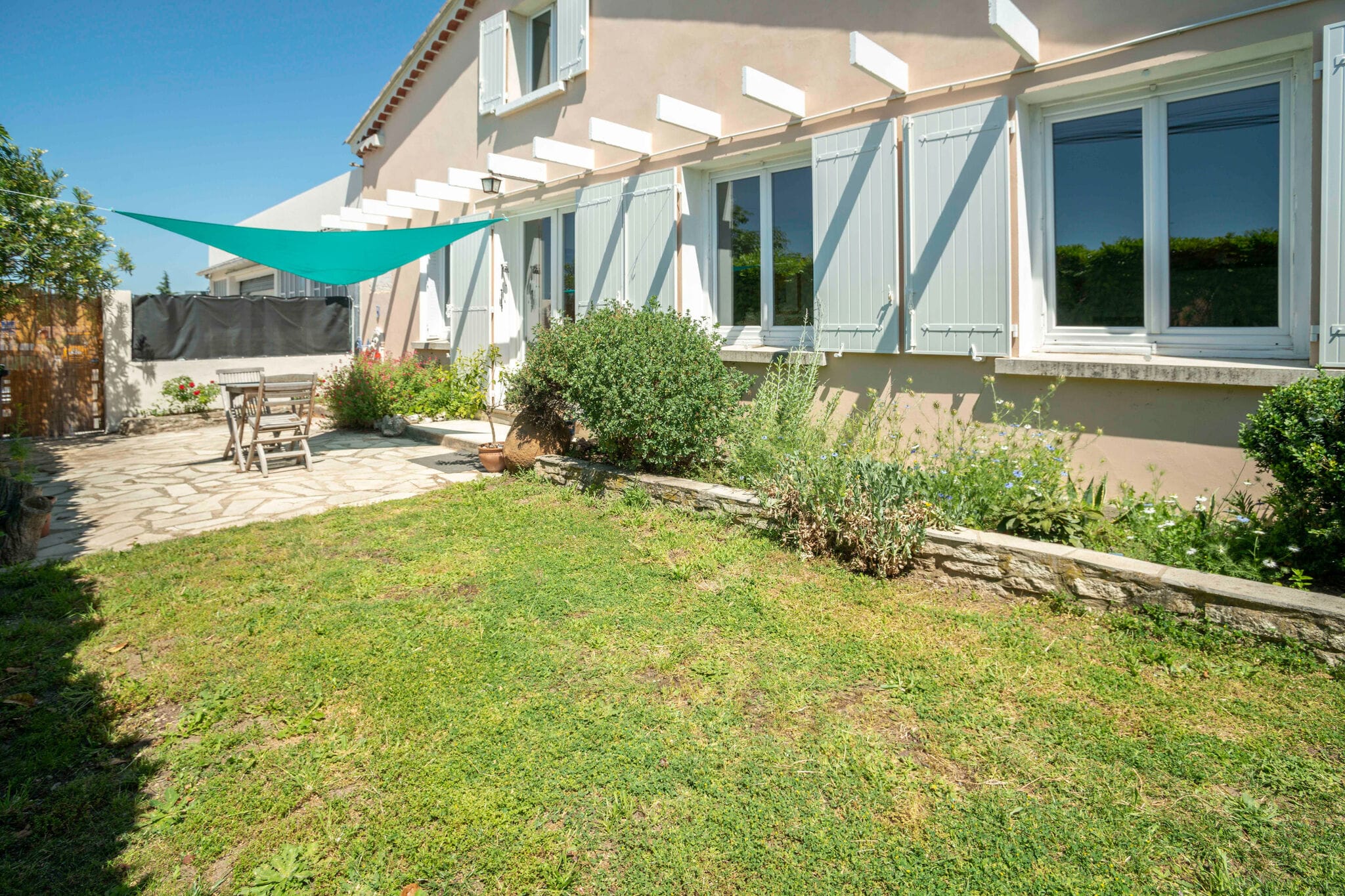 Mooi vrijstaand huis met tuin en bubbelbad aan de voet van de Ventoux