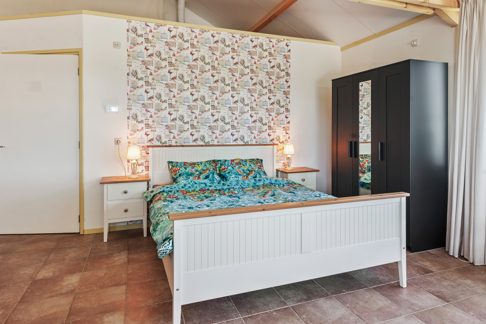 Ground floor: (Kitchen(stove, coffee machine, oven, microwave, dishwasher, fridge, washing machine), Living/bed room(double bed, dining table, seating area), bathroom(shower, washbasin, toilet), toilet(toilet))\n\nterrace(private)