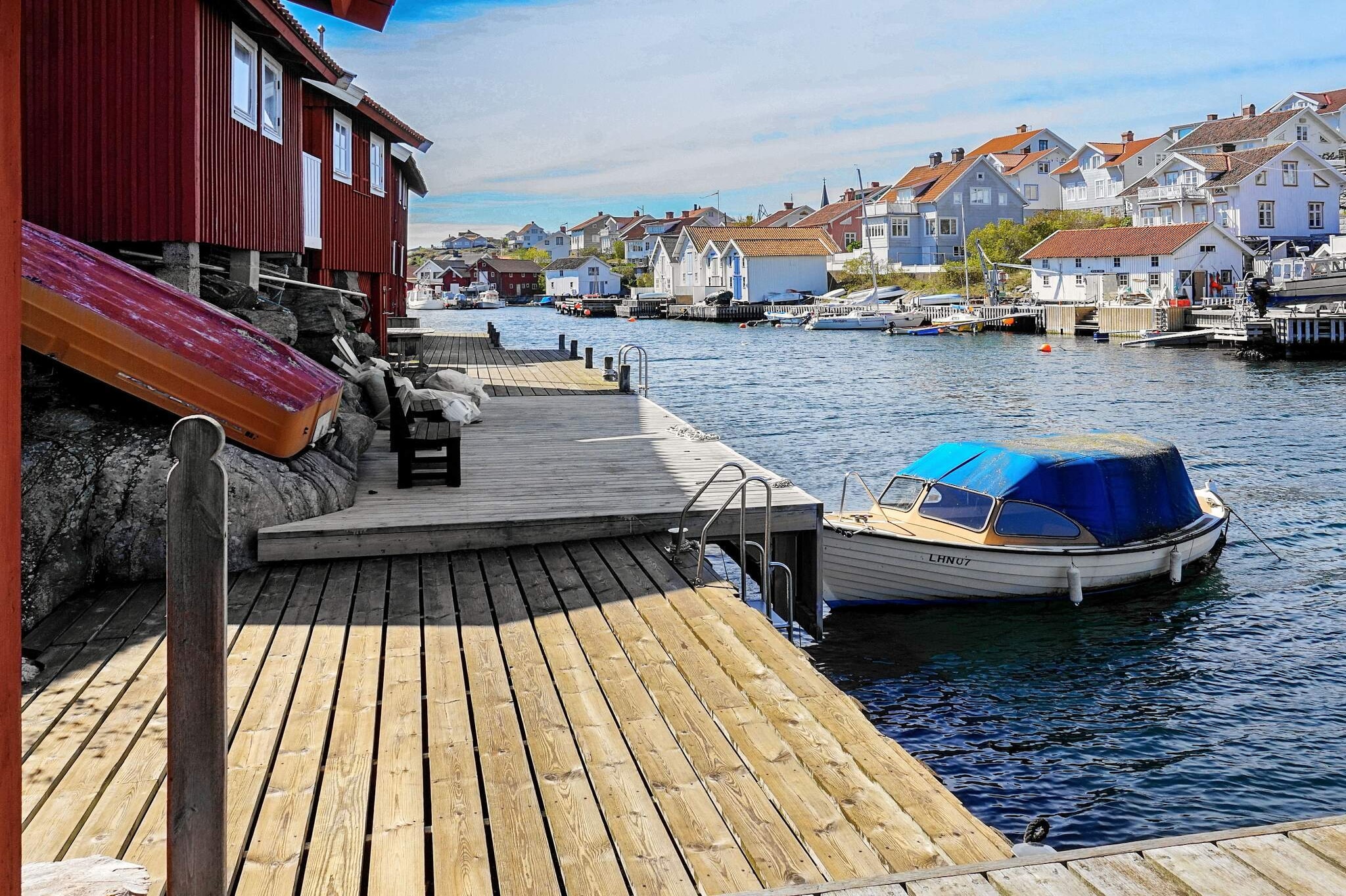 Basement: (tumble dryer, washing machine)\n\nBoat: \n\nInternet Access DSL, Kitchen(cooker(electric), hood, coffee machine, microwave, dishwasher, fridge-freezer), Living/bed room(single bed, single folding bed, double bed, TV(swedish TV channels), fireplace, DVD player), bedroom(double bed), bathroom(floor heating)(washbasin, shower, toilet), heating(electric), terrace(garden furniture, BBQ)