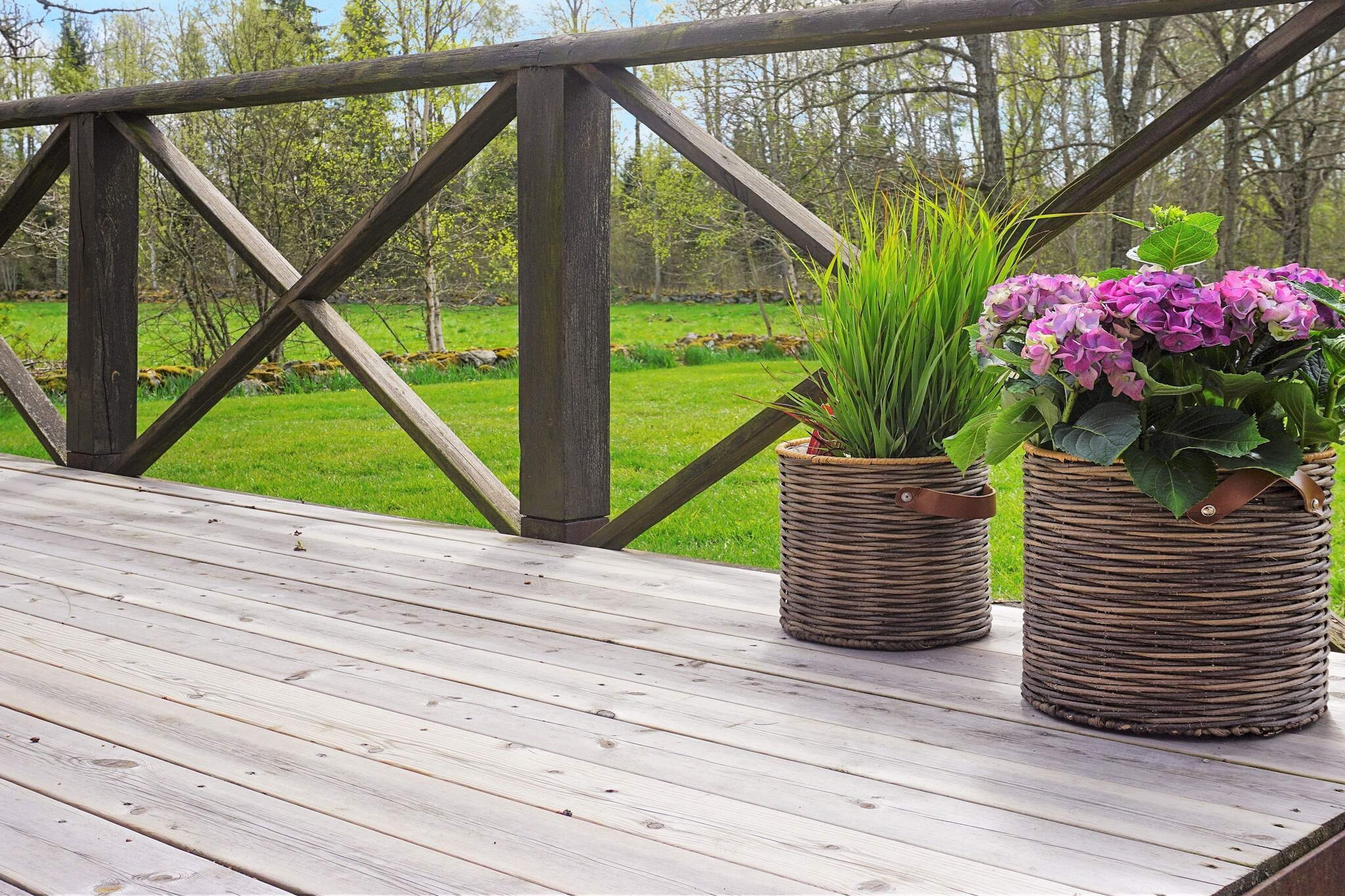 This beautiful apartment is located in beautiful SmÃ¥land among fantastic old stone walls. The apartment is located in a detached building about 60 m from the owners' house. A quiet and nice location in the country. The feeling is that you live in your own cottage. At the back you have your own lovely terrace with outdoor furniture, barbecue and views of forest and land as well as a lawn. The apartment is tastefully decorated with all amenities. When you enter the apartment you are met by an open floor plan. The kitchen is bright, fresh and newly renovated. There is both a dishwasher and washing machine as well as a microwave. In the nice living room there is a large dining room furniture with space for at least 6 people. The ceiling has rustic beams that give the apartment a hint of the old building it is from the beginning. In the living room there is also a sofa for socializing and for those who wish there are several different game consoles. In the middle of the apartment there is a cozy wood burning stove that can be fired in. The apartment has two bedrooms. One bedroom has a double bed of 180 cm and the other bedroom has a bunk bed. Both bedrooms have a door. The sofa in the living room is a sofa bed of 140 cm, which means that you could live 6 people in the apartment. If this is the case, contact the service office. If you rent the apartment for a longer stay, the sofa bed is recommended for children/young people. In the toilet, which is in the other part of the apartment there is a shower. All rooms are nice and bright. Near the apartment there are two lakes where you can also fish. Guests are welcome to borrow a boat located in the lake just 900 m from the house. There is also a jetty where you can go and enjoy the sunset, among other things. Just 10 km from the apartment is Tingsryd and here are several shops and the famous department store BÃ¶rjes. There is also a good swimming area and an adventure pool / swimming pool. For those of you who like to be in nature, it is close to Ã…snen National Park where you can cycle and walk among lots of sights. Less than an hour's drive away, you are down by the sea and can visit Karlskrona, Ronneby and Karlshamn, among other places, which are really nice summer gems. If you want to go to a bigger city, it is only 40 km to VÃ¤xjÃ¶. Welcome! Good to know: Bring your own life jackets if you want to use the boat.