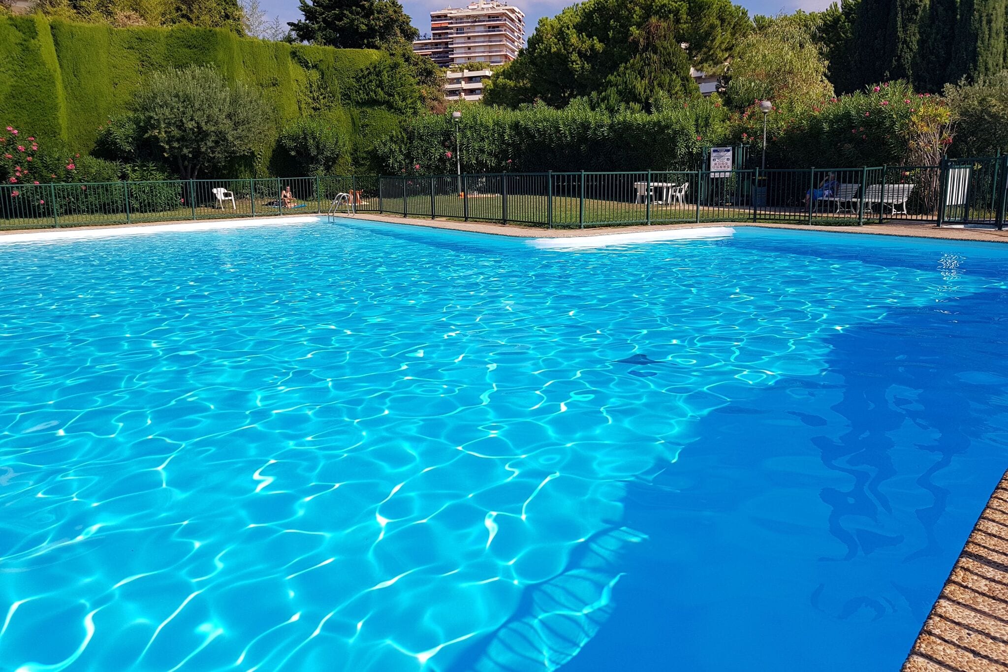 Luxe appartement in Nice met uitzicht op zee en zwembad