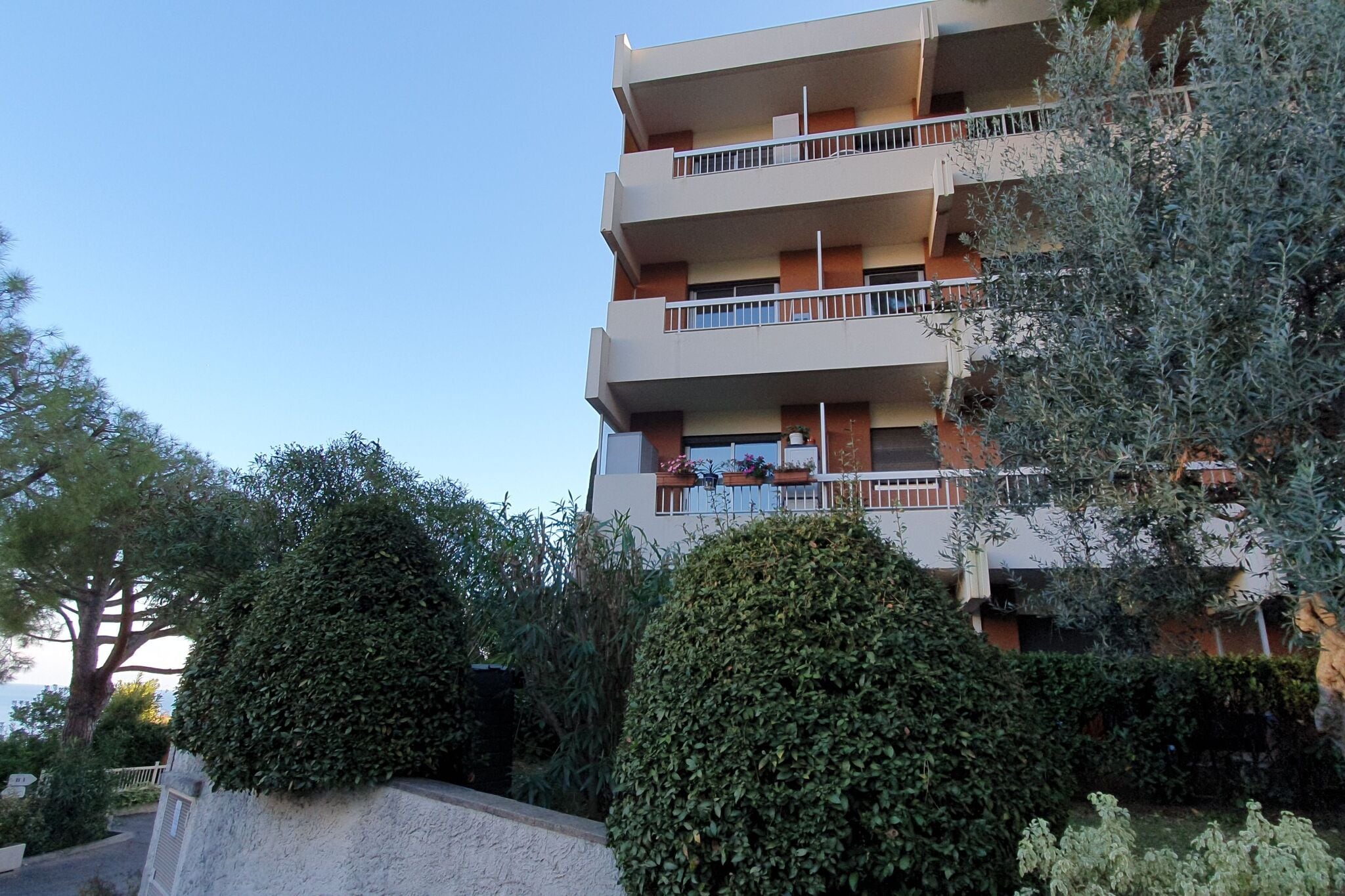 Noble Wohnung in Nizza mit Terrasse und Poolblick